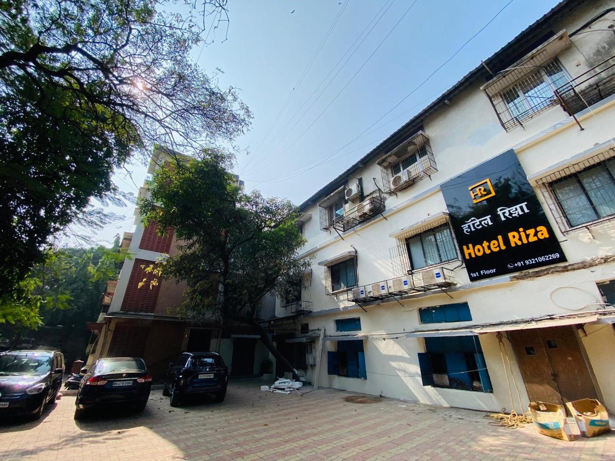 Glitz Riza - Nr Nesco Exhibition Centre Goregaon Guest house Mumbai