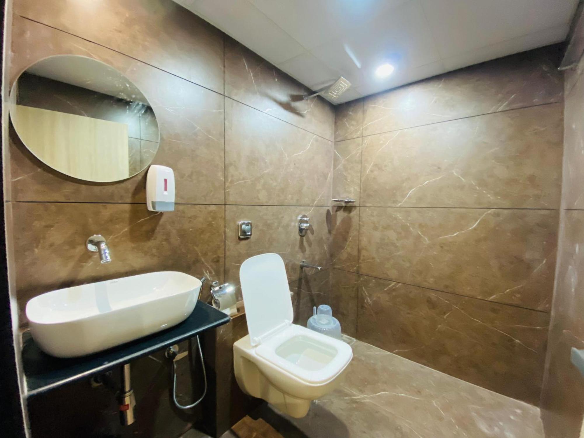 Guest house Glitz Riza - Nr Nesco Exhibition Centre Goregaon Mumbai