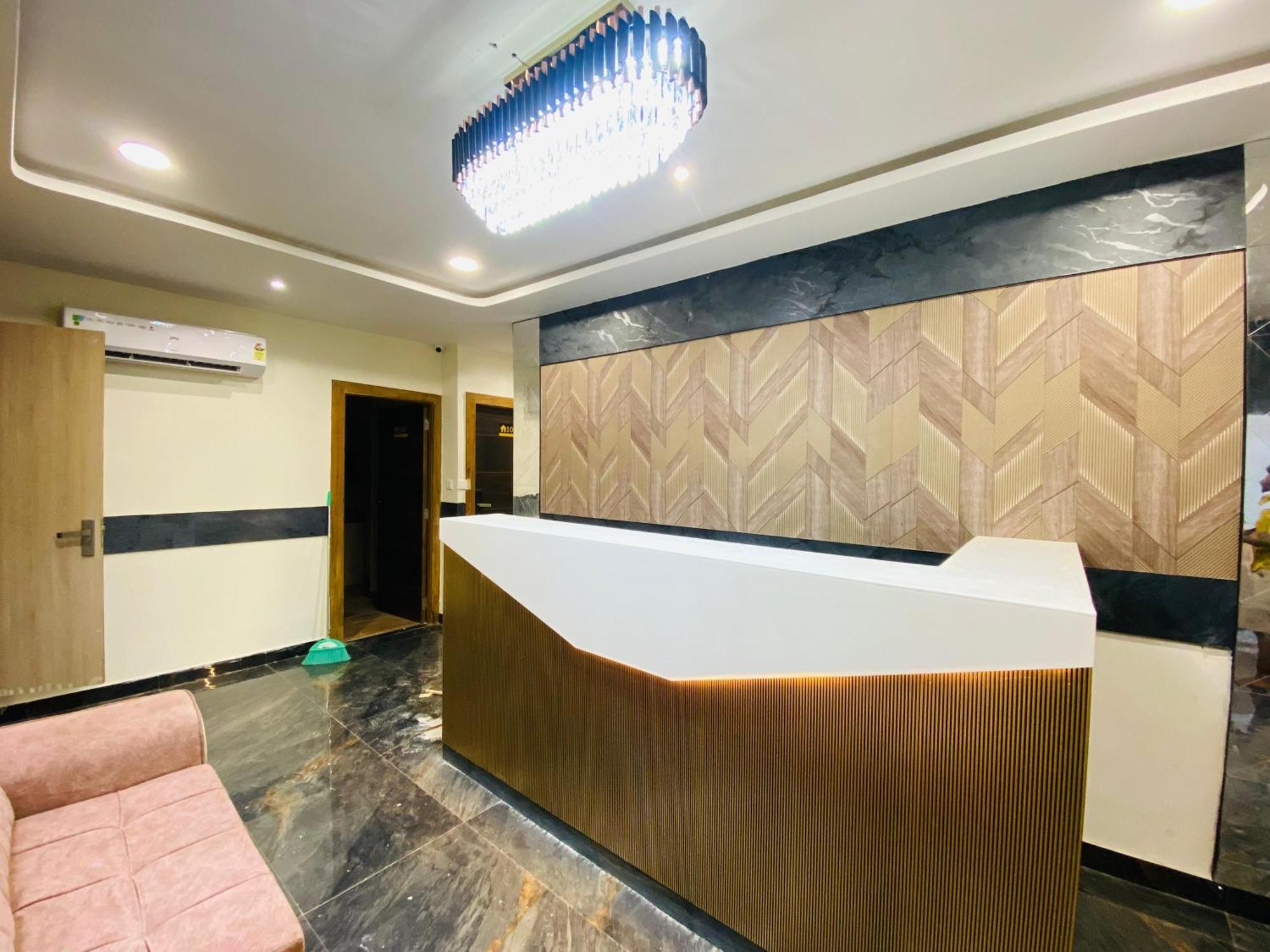 Guest house Glitz Riza - Nr Nesco Exhibition Centre Goregaon *