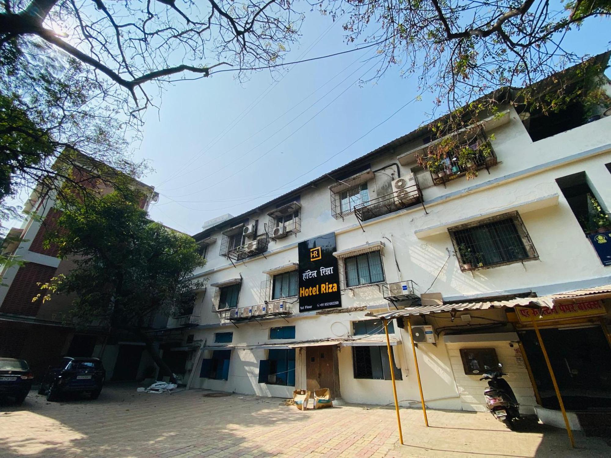 Guest house Glitz Riza - Nr Nesco Exhibition Centre Goregaon *