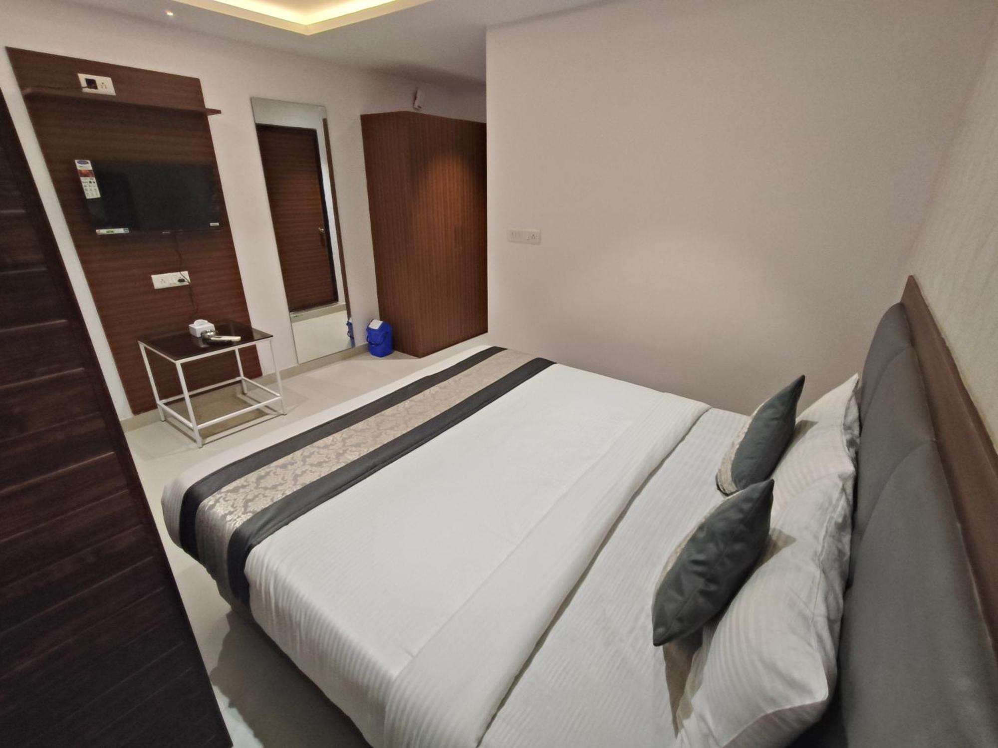 Morya Residency Parel