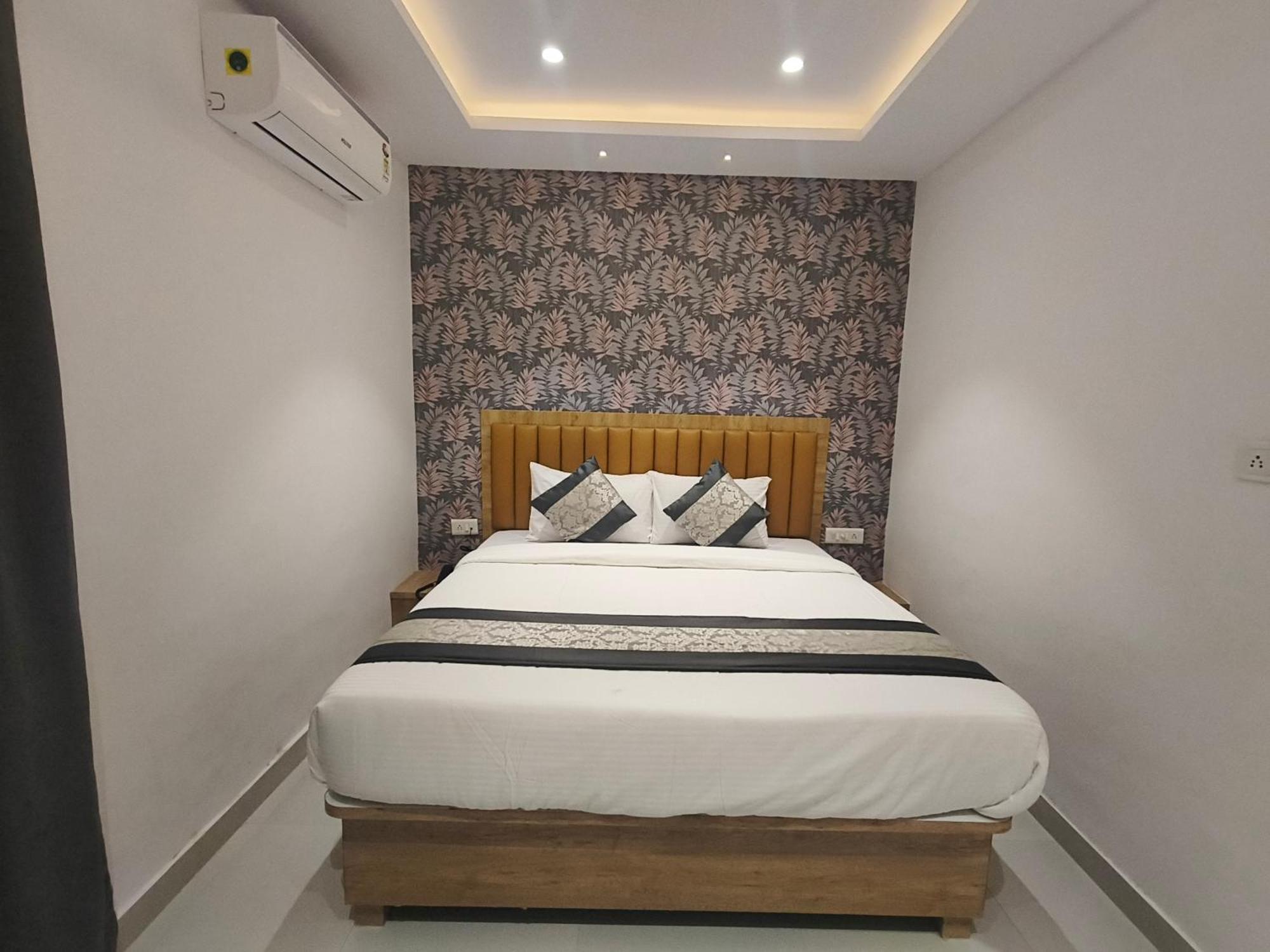 Morya Residency Parel Hotel