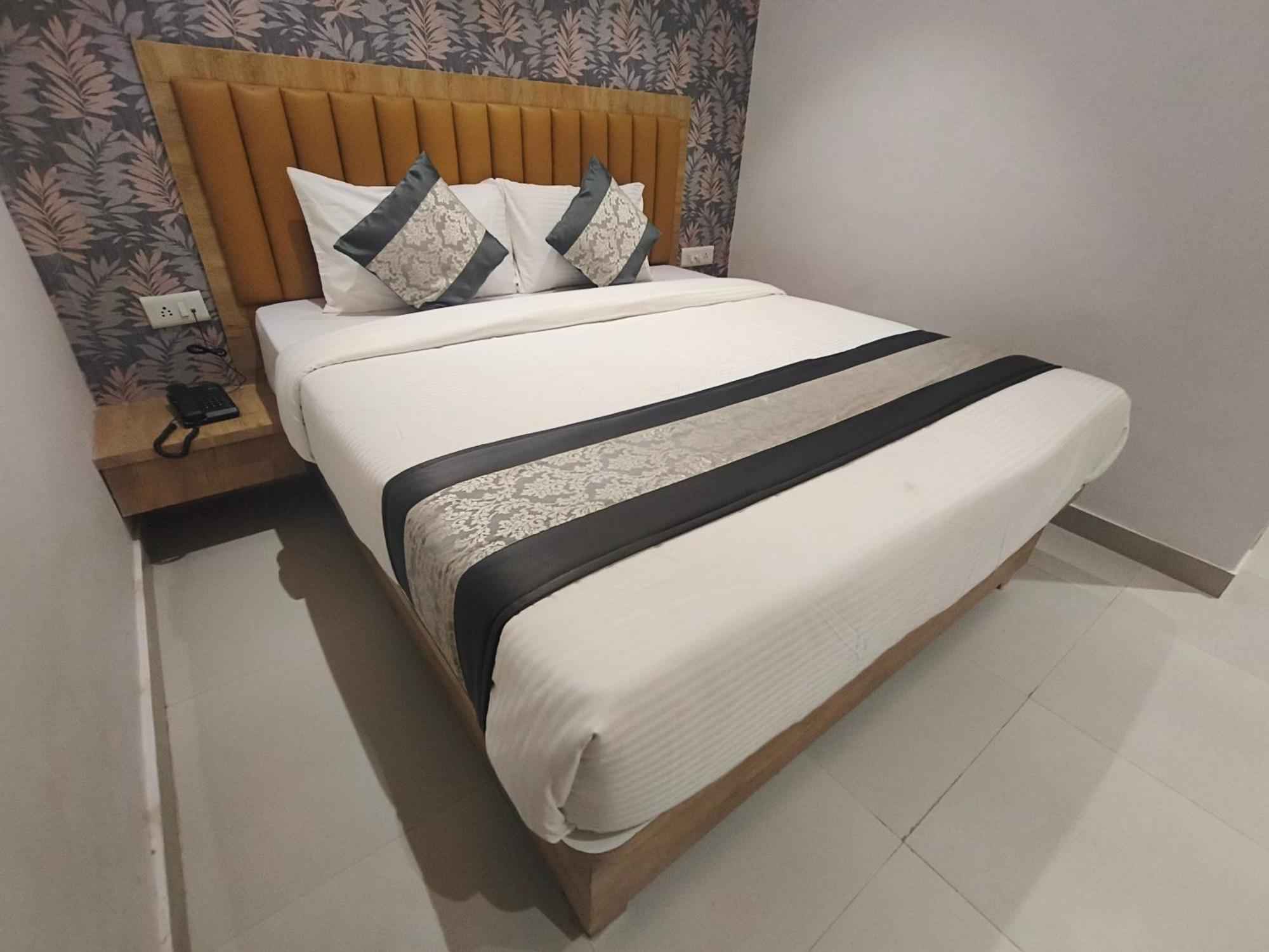 Morya Residency Parel Hotel 2*