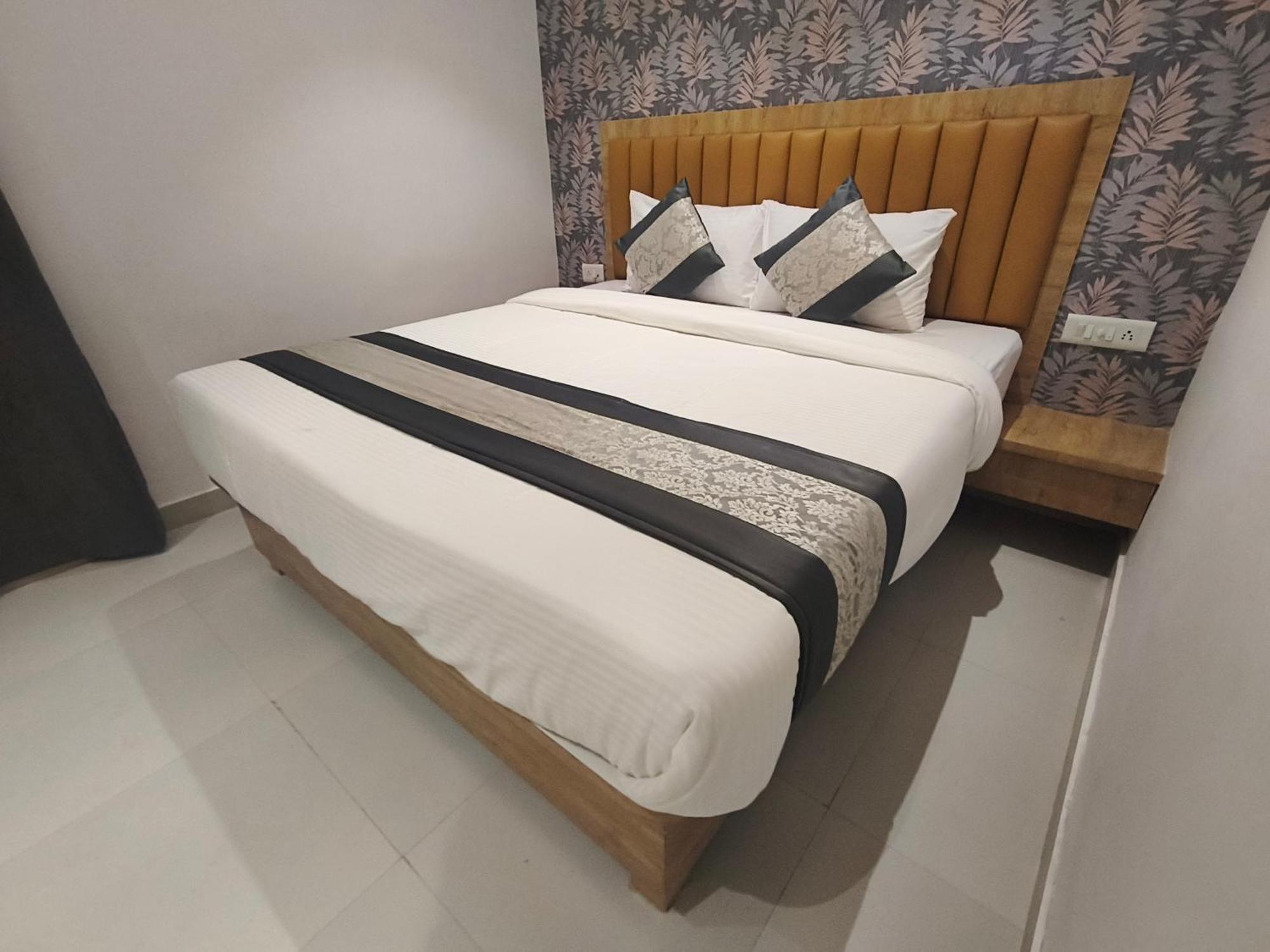Morya Residency Parel Hotel