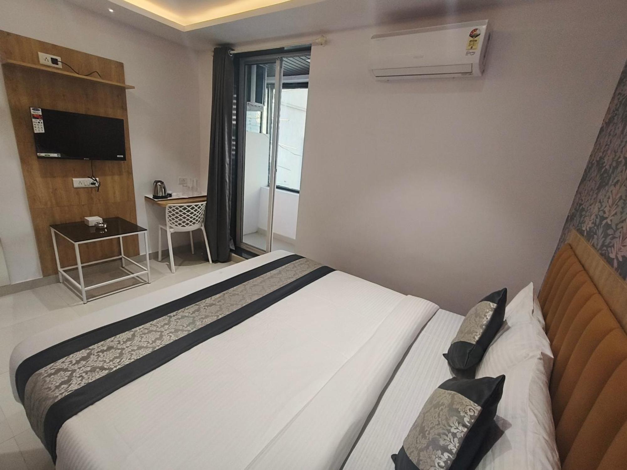 Morya Residency Parel Hotel