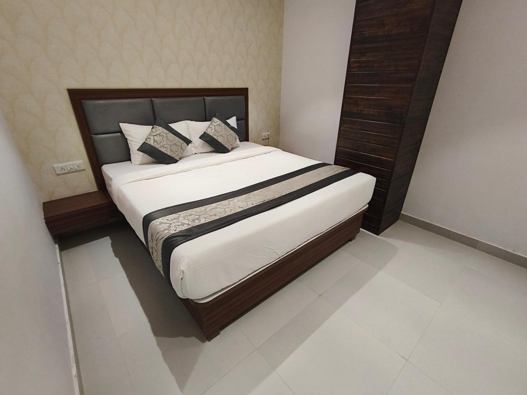 Hotel Morya Residency Parel Mumbai