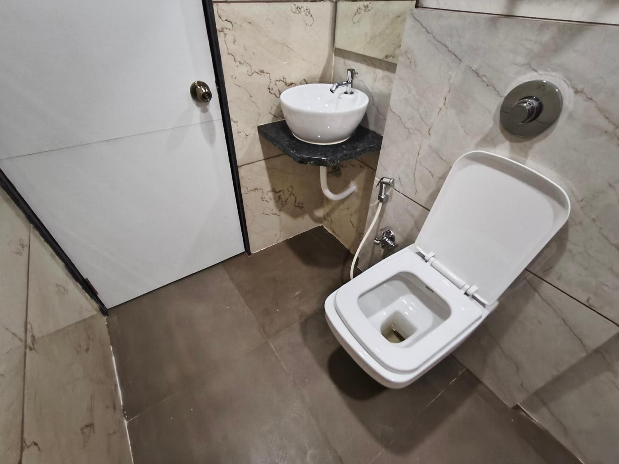 Hotel Morya Residency Parel 2*