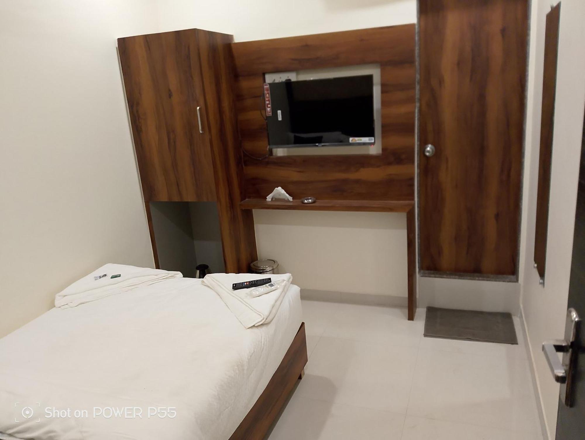 Glitz Lavender- Nr International Airport Guest house *