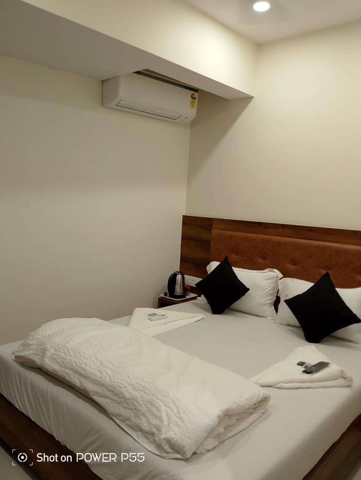Guest house Glitz Lavender- Nr International Airport Mumbai