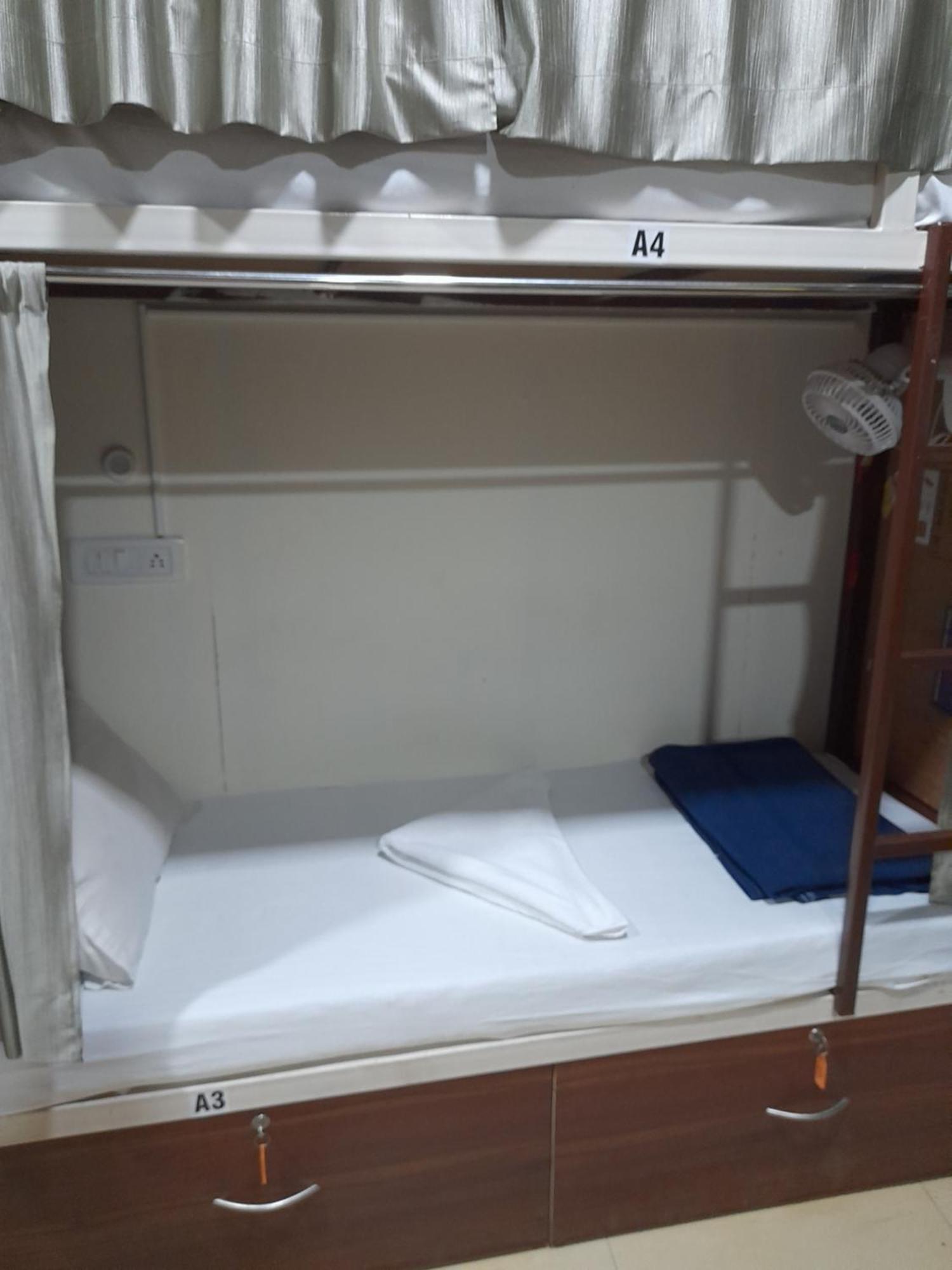 Hostel Afreen Ac Dormitory Mumbai