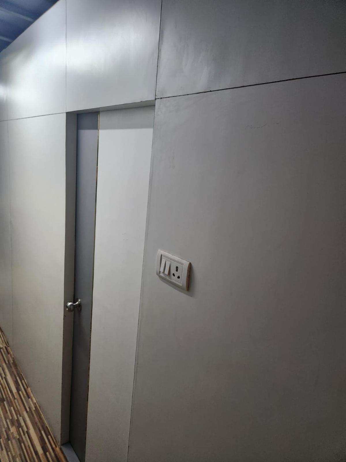 Sinhassan Juhu Hostel Mumbai