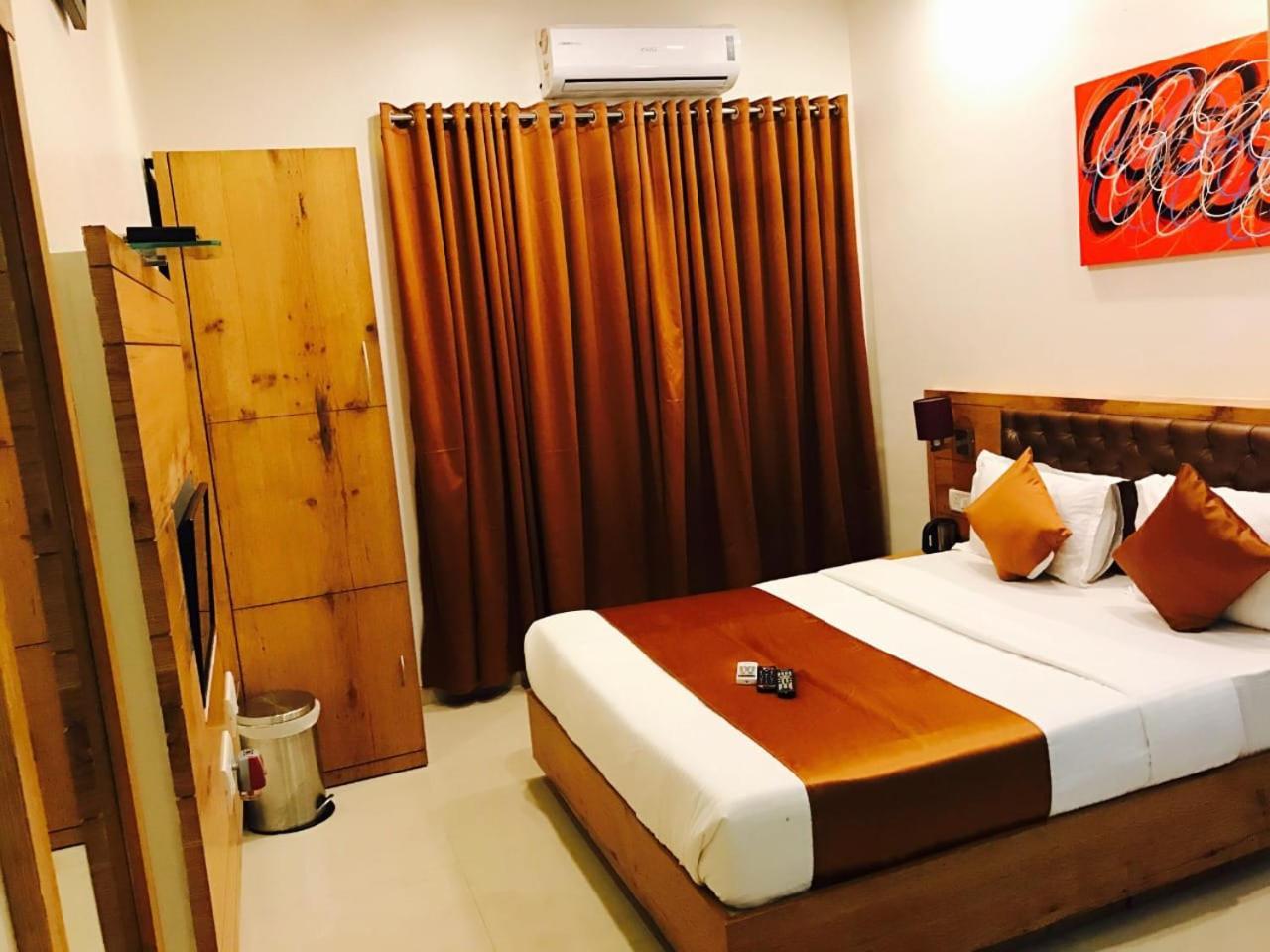 Grandeur-near International Airport Hotel