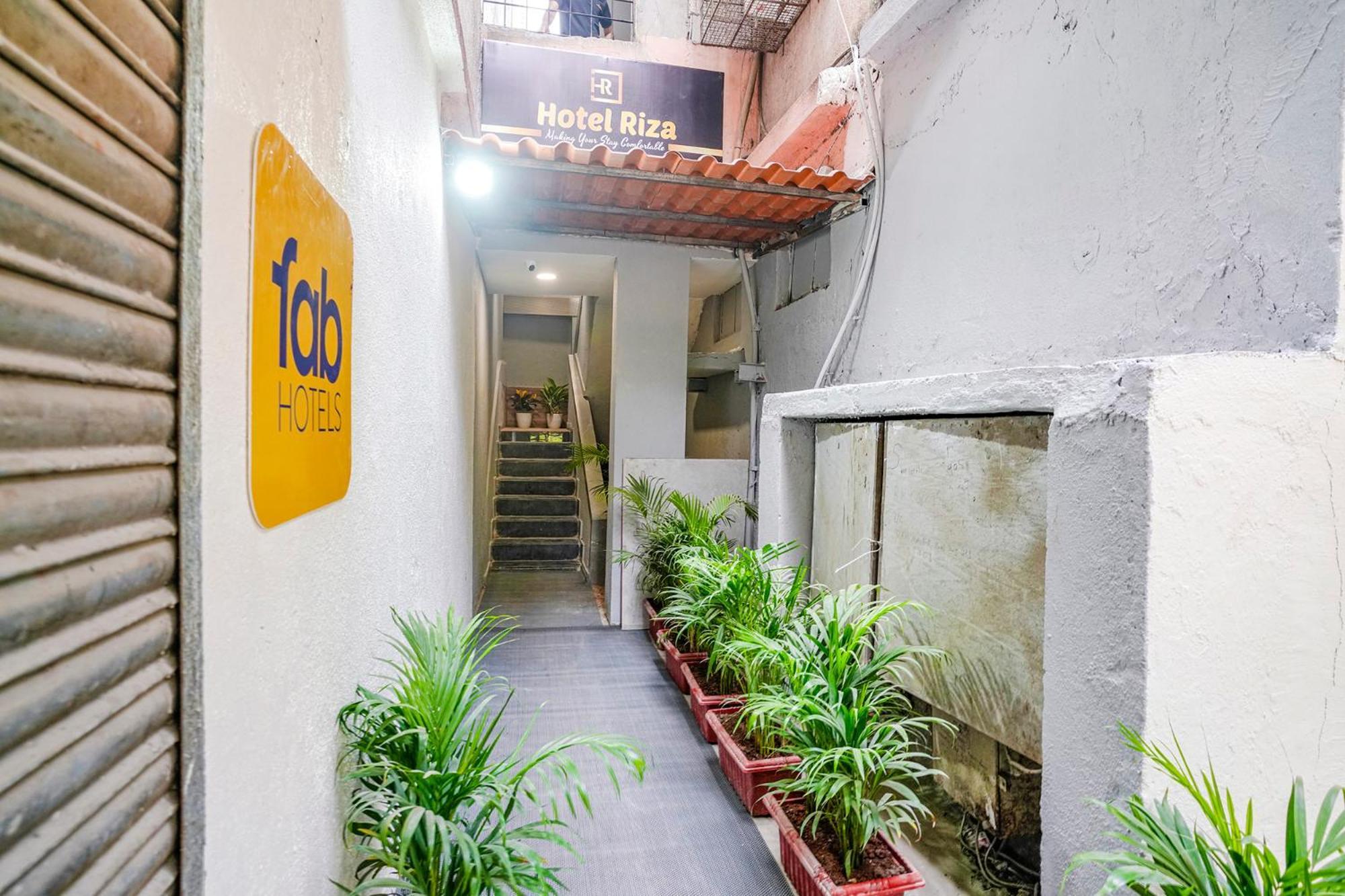 Fabhotel Riza International