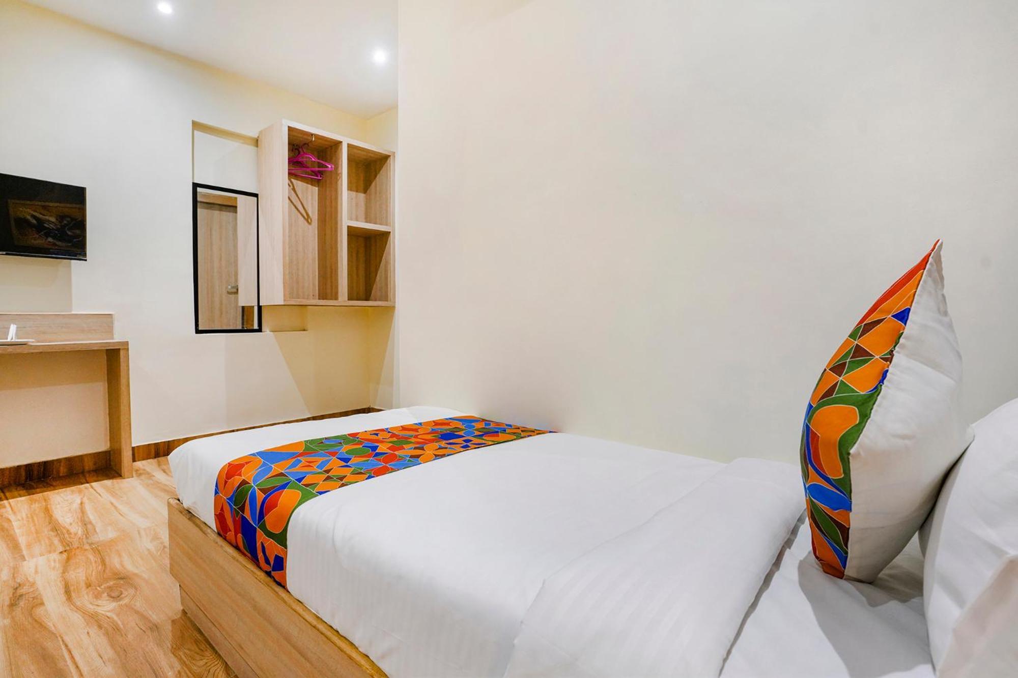 Fabhotel Riza International 3*