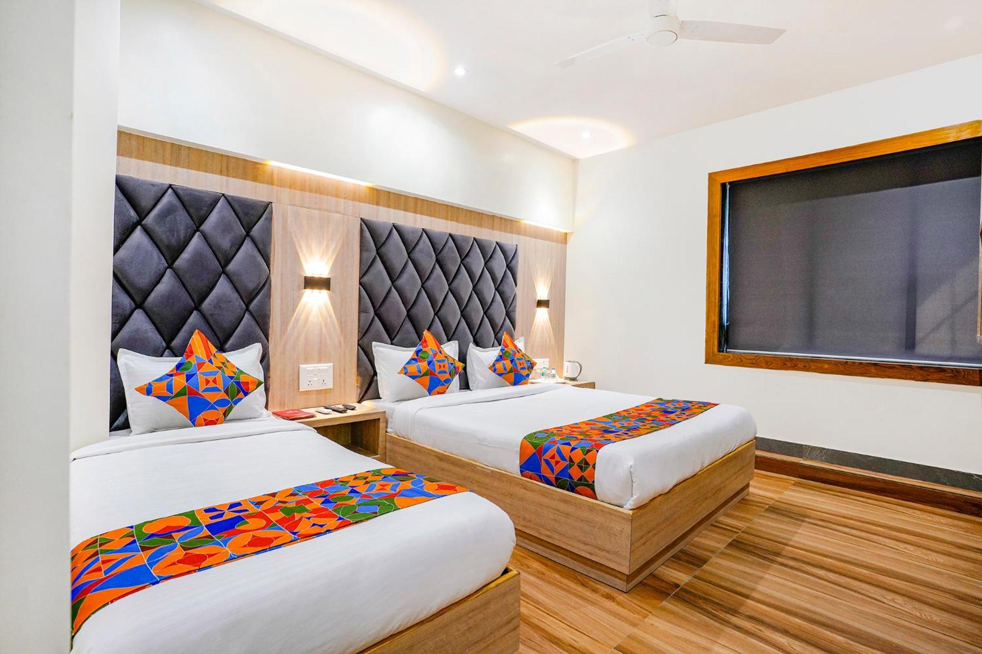 Hotel Fabhotel Riza International