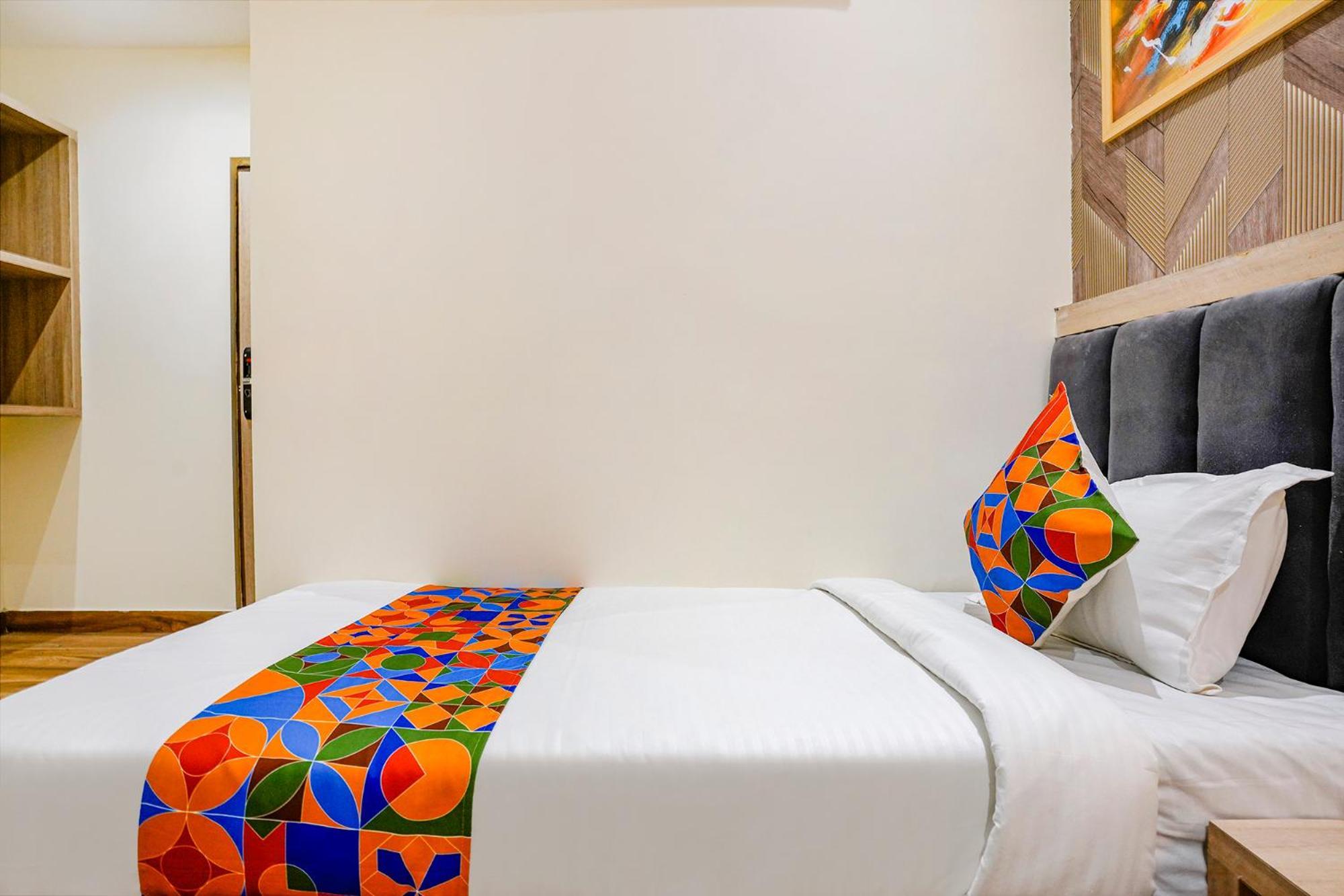 Fabhotel Riza International Hotel 3*