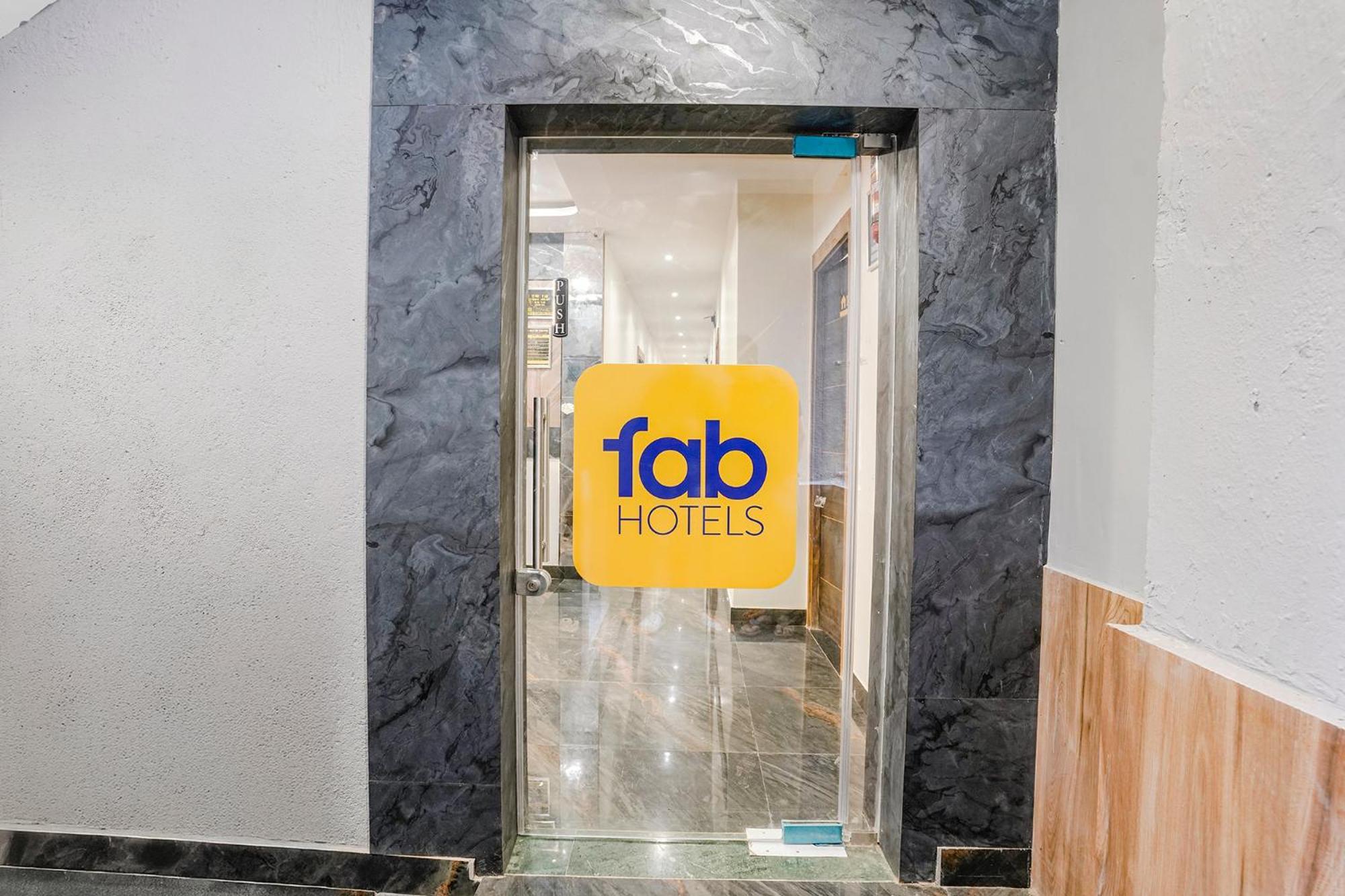 Hotel Fabhotel Riza International