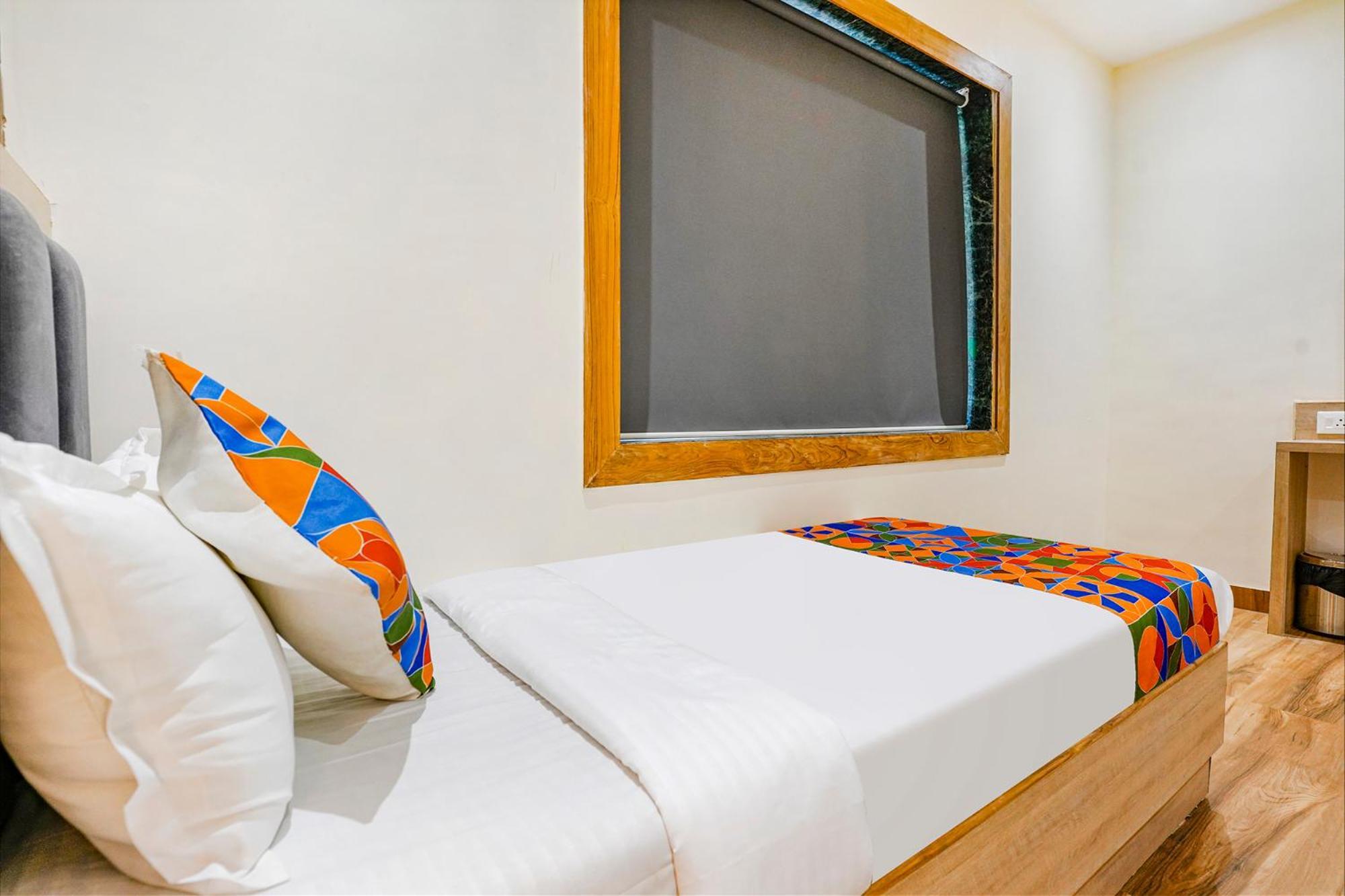 Fabhotel Riza International Hotel 3*