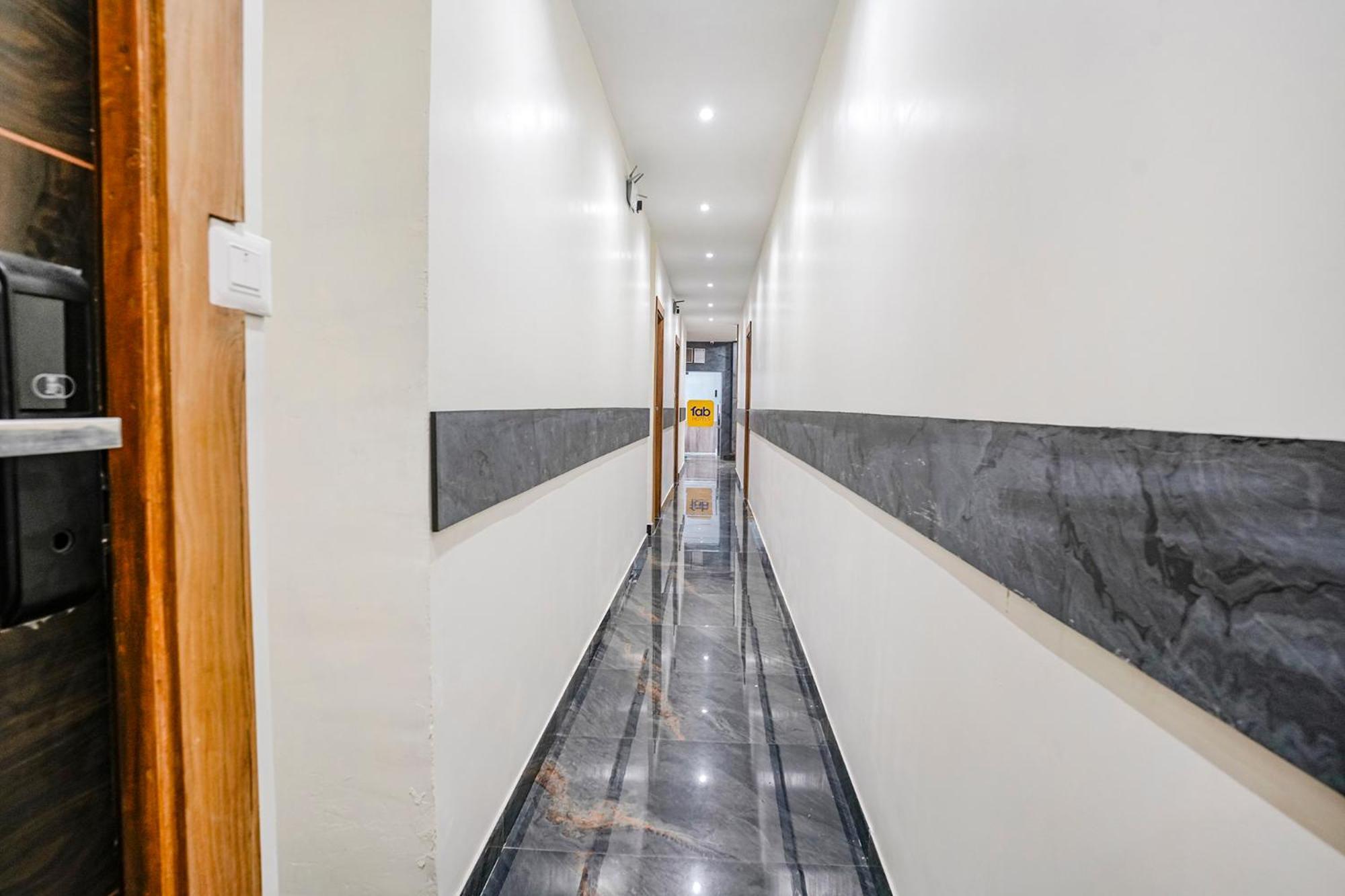 Fabhotel Riza International Hotel 3*