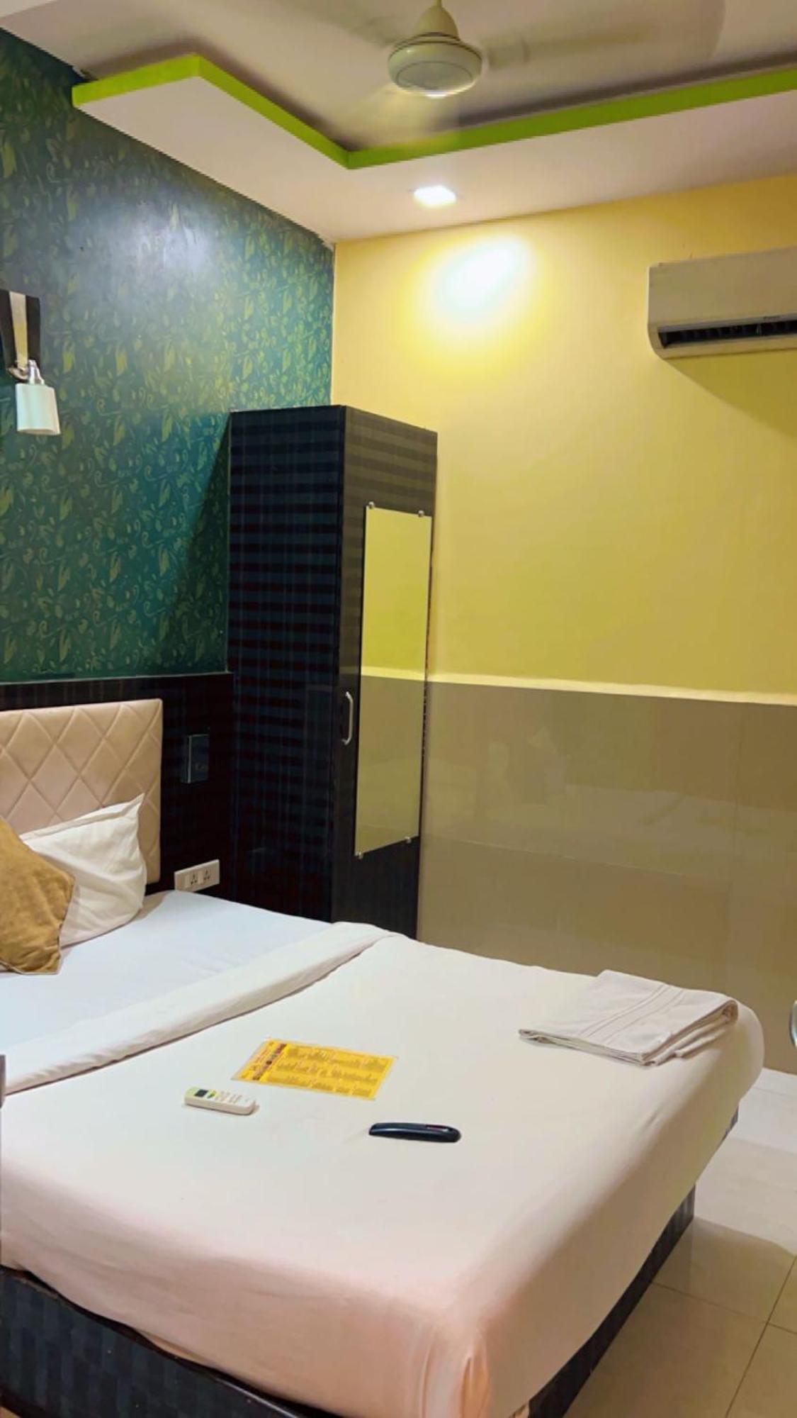 Hotel Avenue Near T-2 International Airport Mumbai