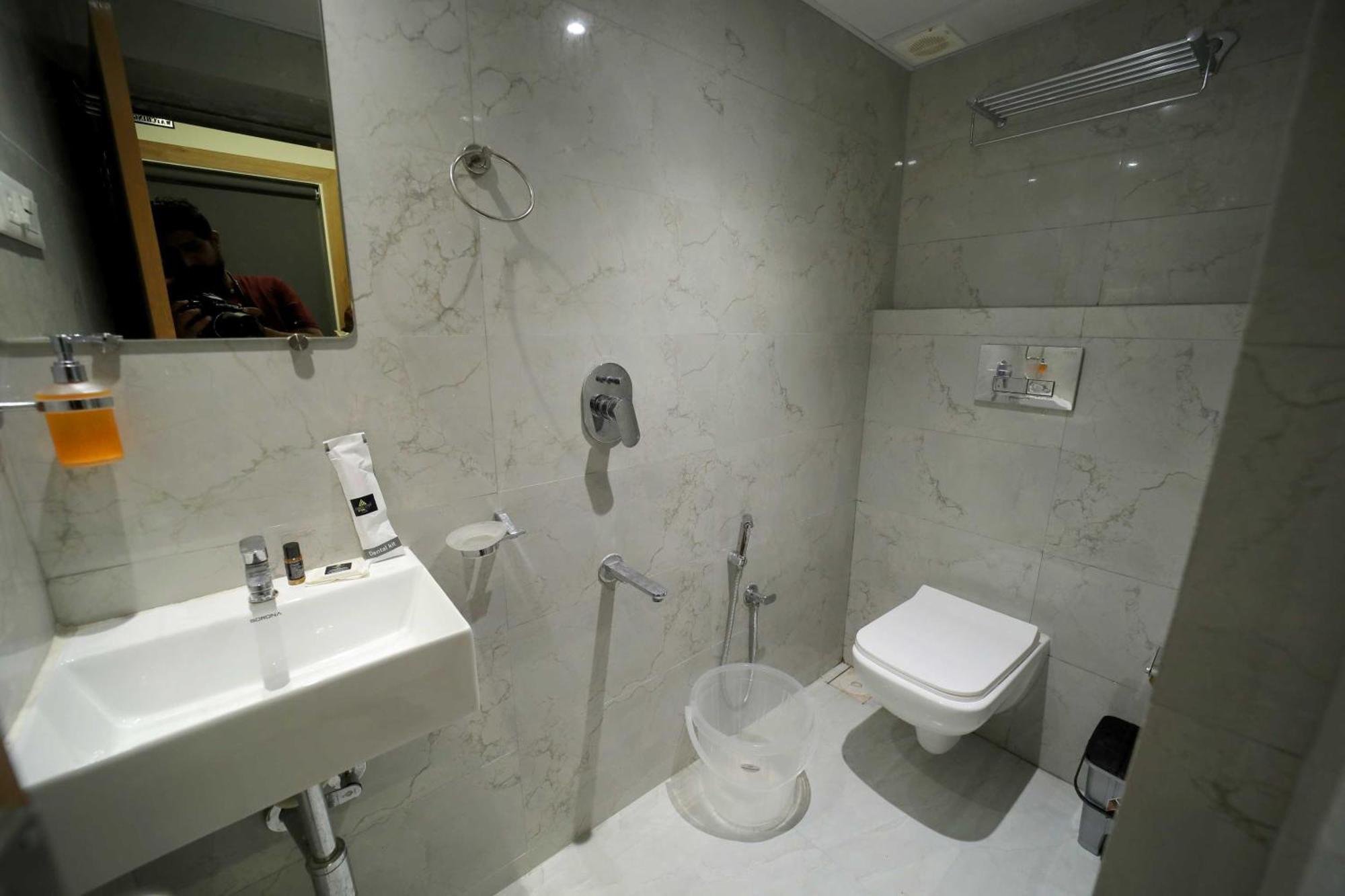 Cabinstay-airport Hostel *