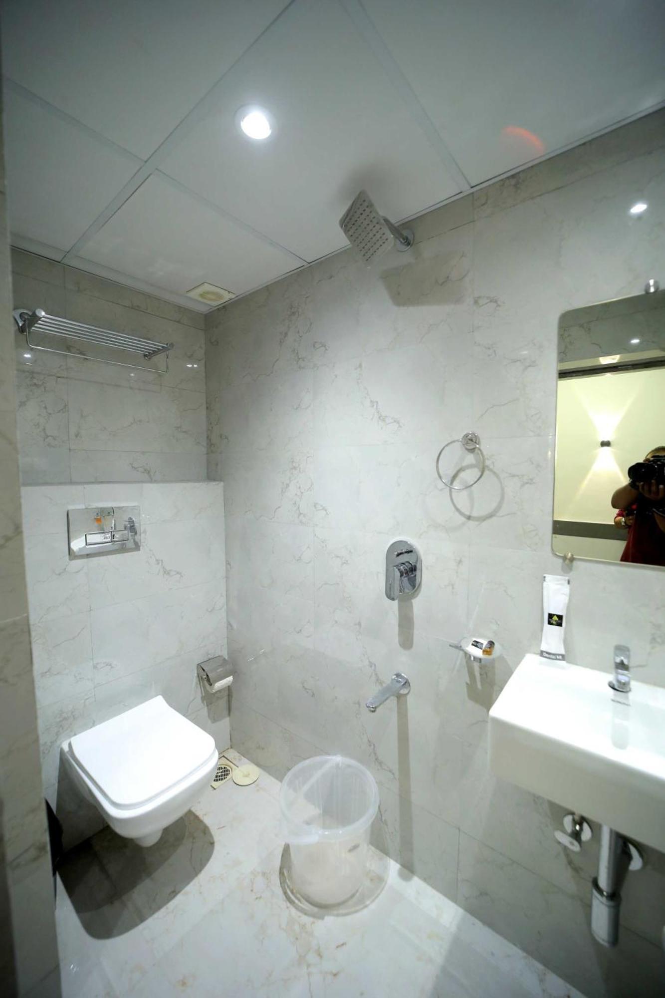 Cabinstay-airport Hostel *