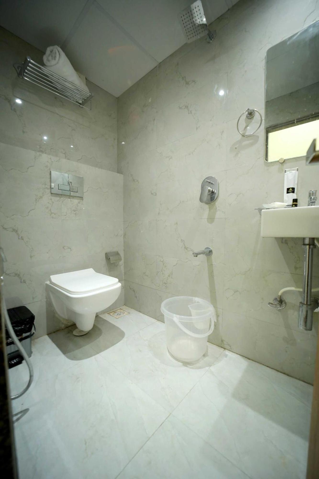 Cabinstay-airport Hostel