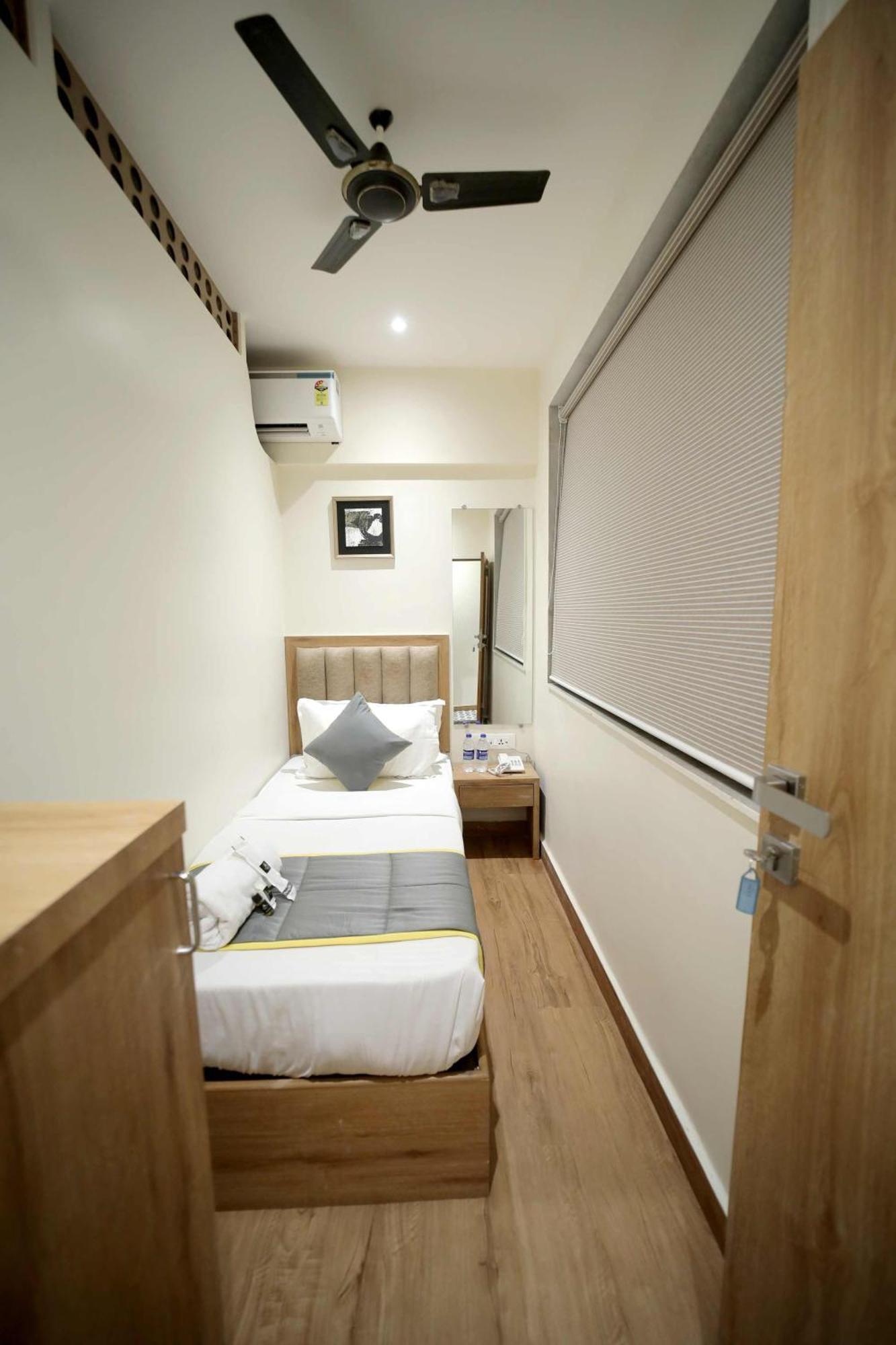 Cabinstay-airport Hostel *