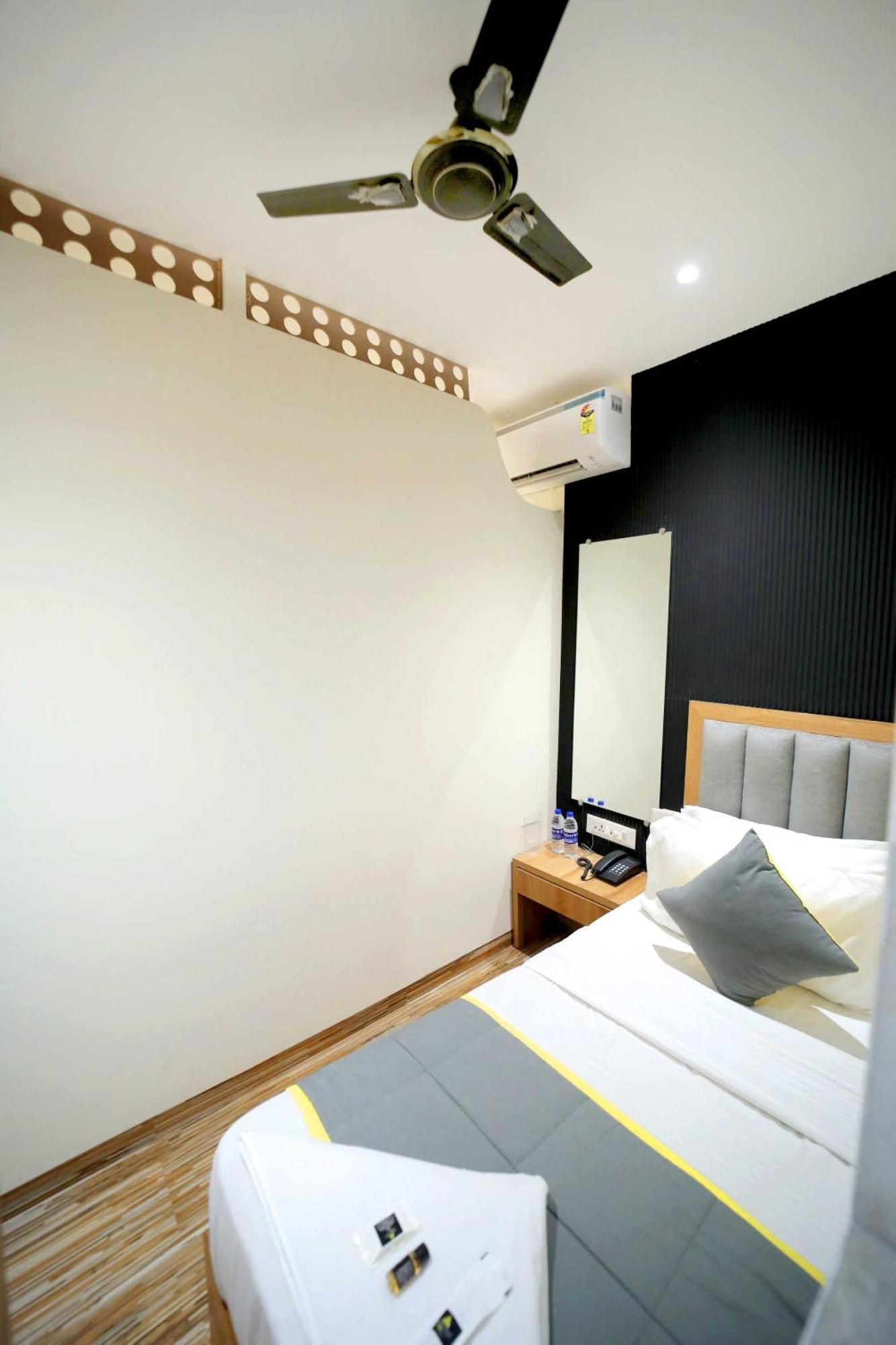 Cabinstay-airport Hostel