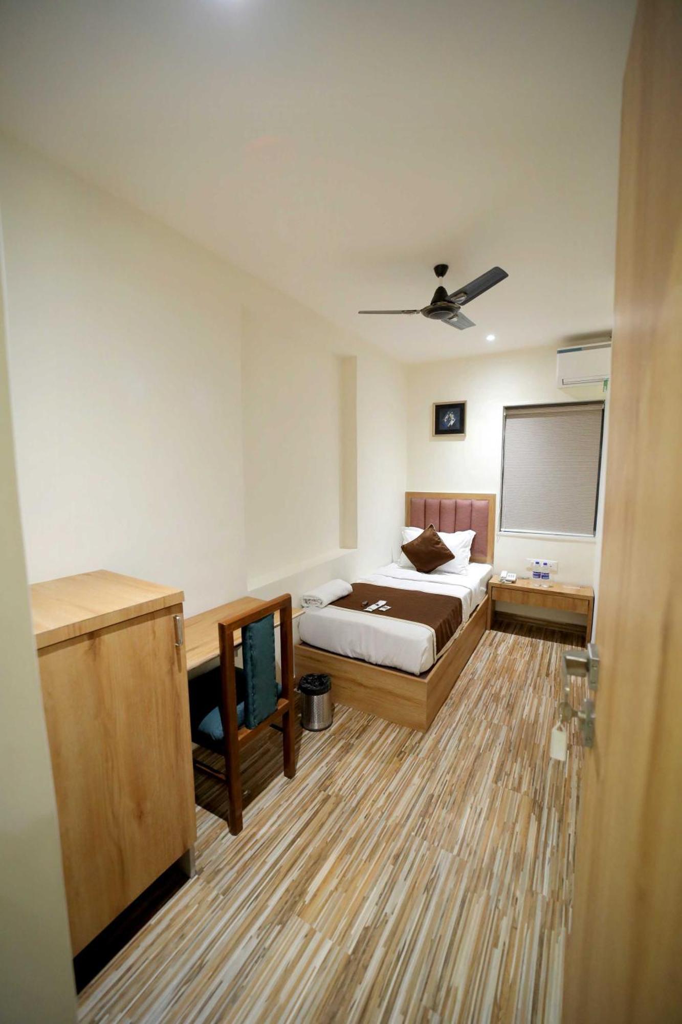 Hostel Cabinstay-airport