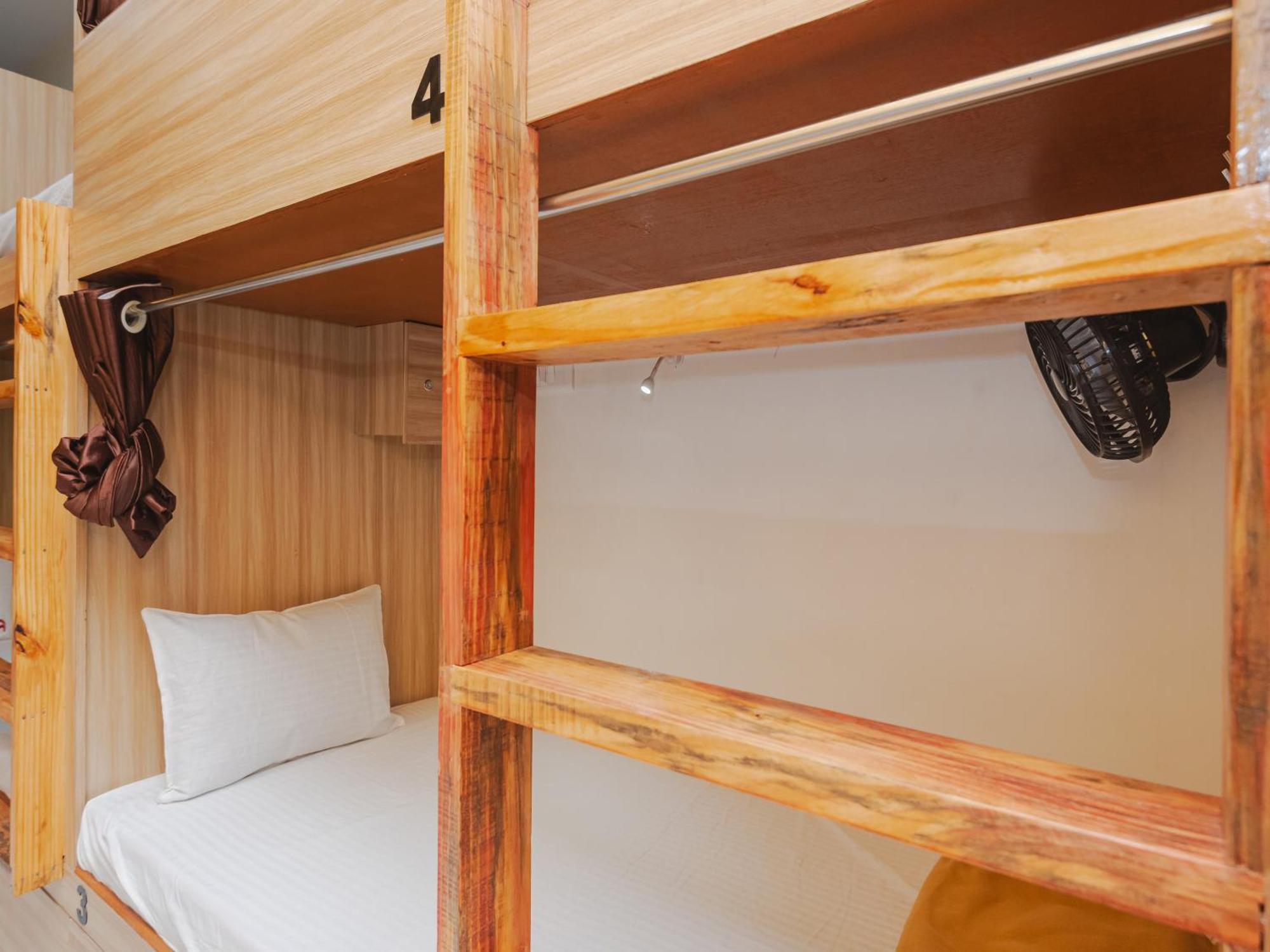 Sahara Stay-near Nesco Exhibition Centre Capsule hotel *
