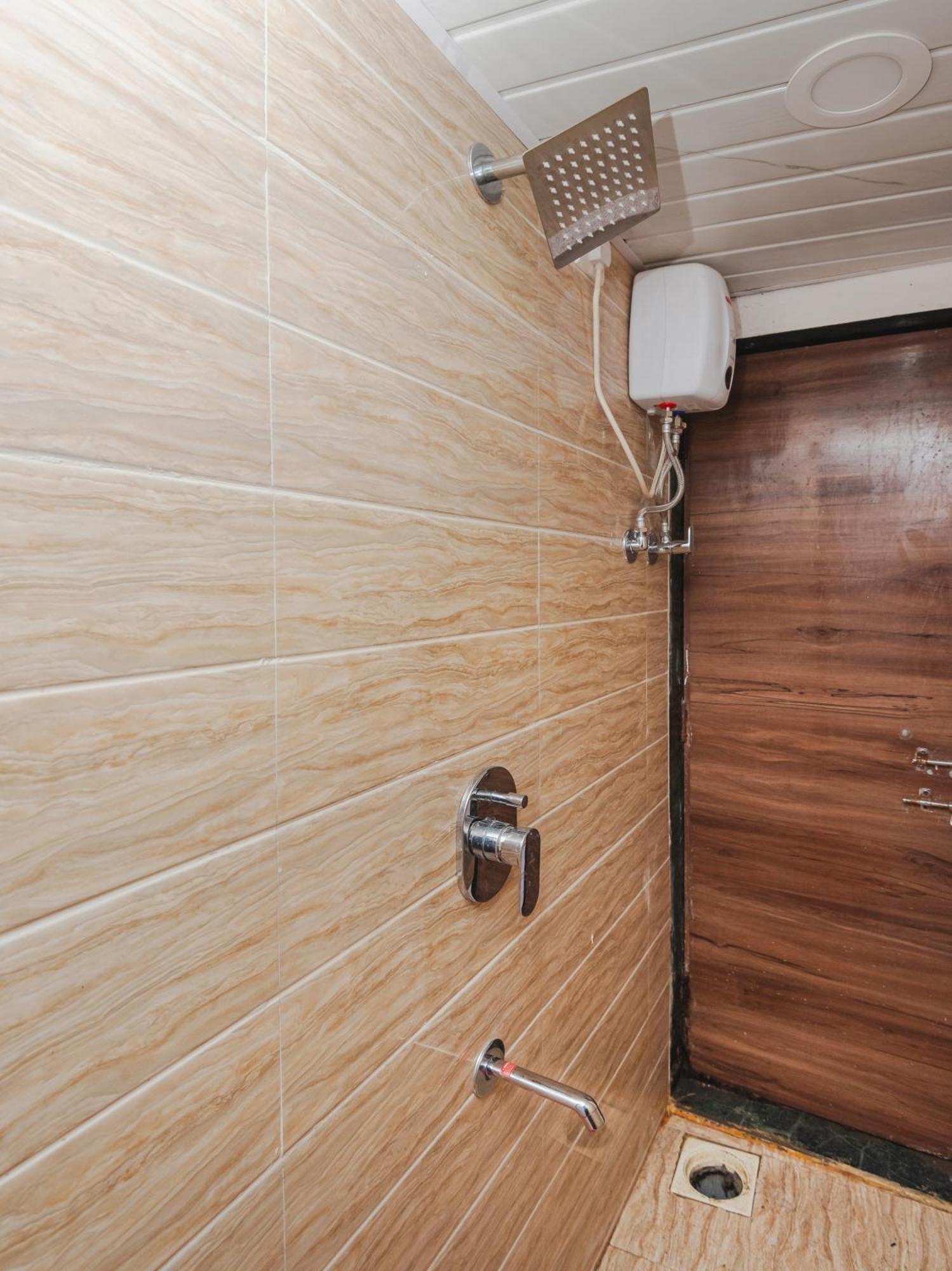 Sahara Stay-near Nesco Exhibition Centre Capsule hotel *
