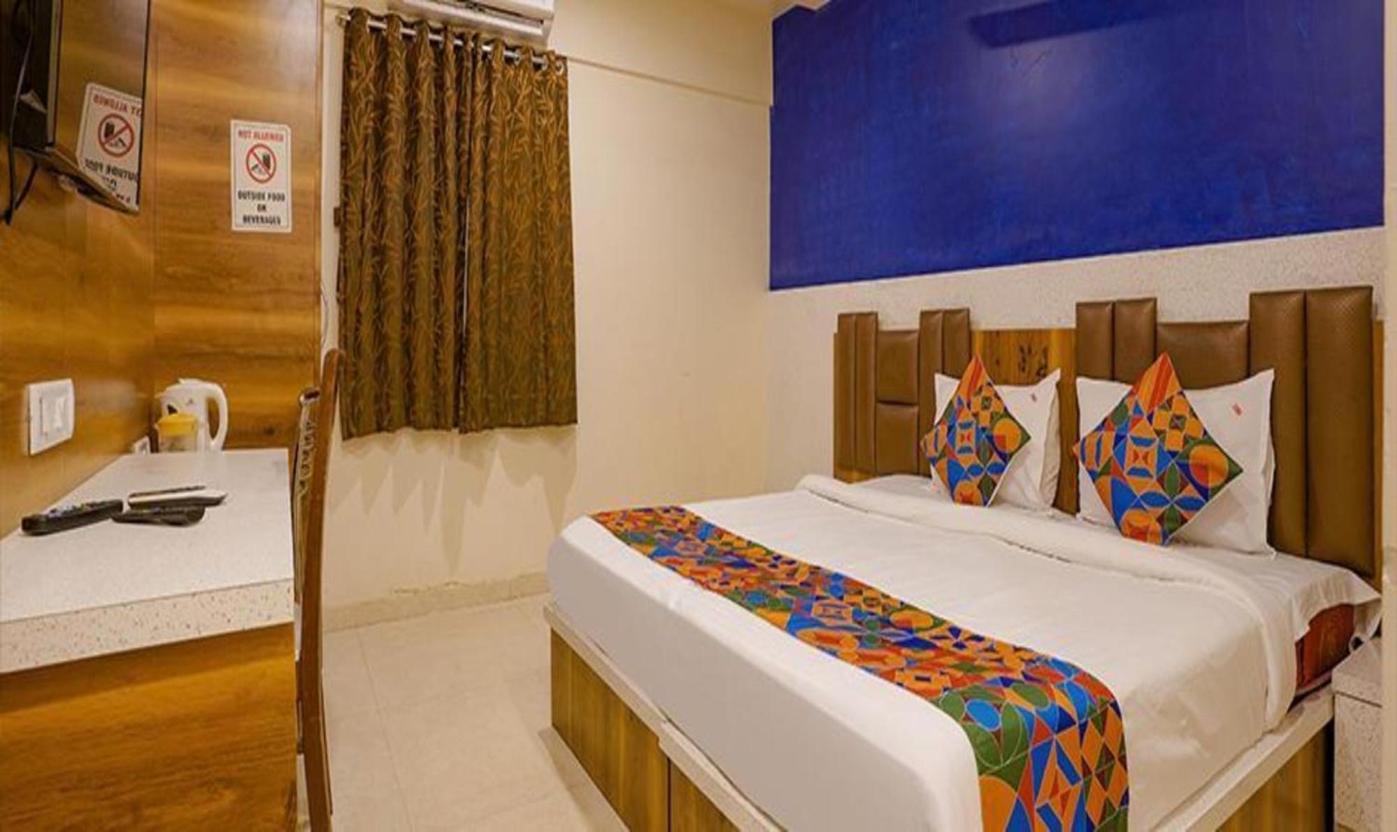 Hotel Fabexpress Veera Residency