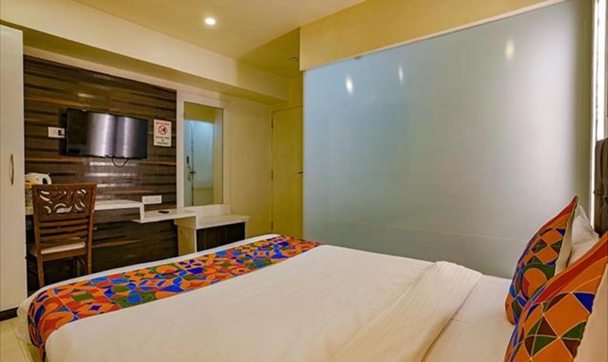 Hotel Fabexpress Veera Residency 3*