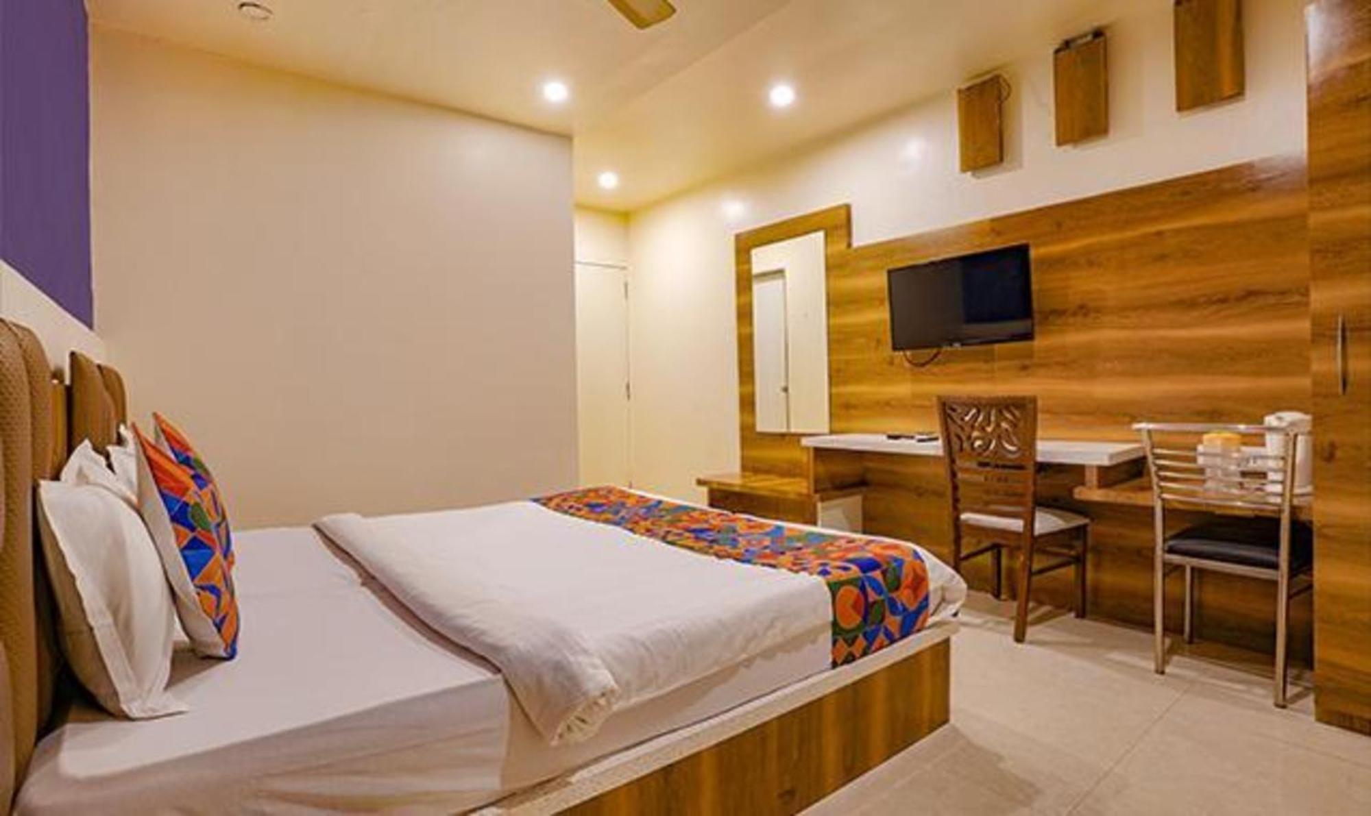 Fabexpress Veera Residency Hotel