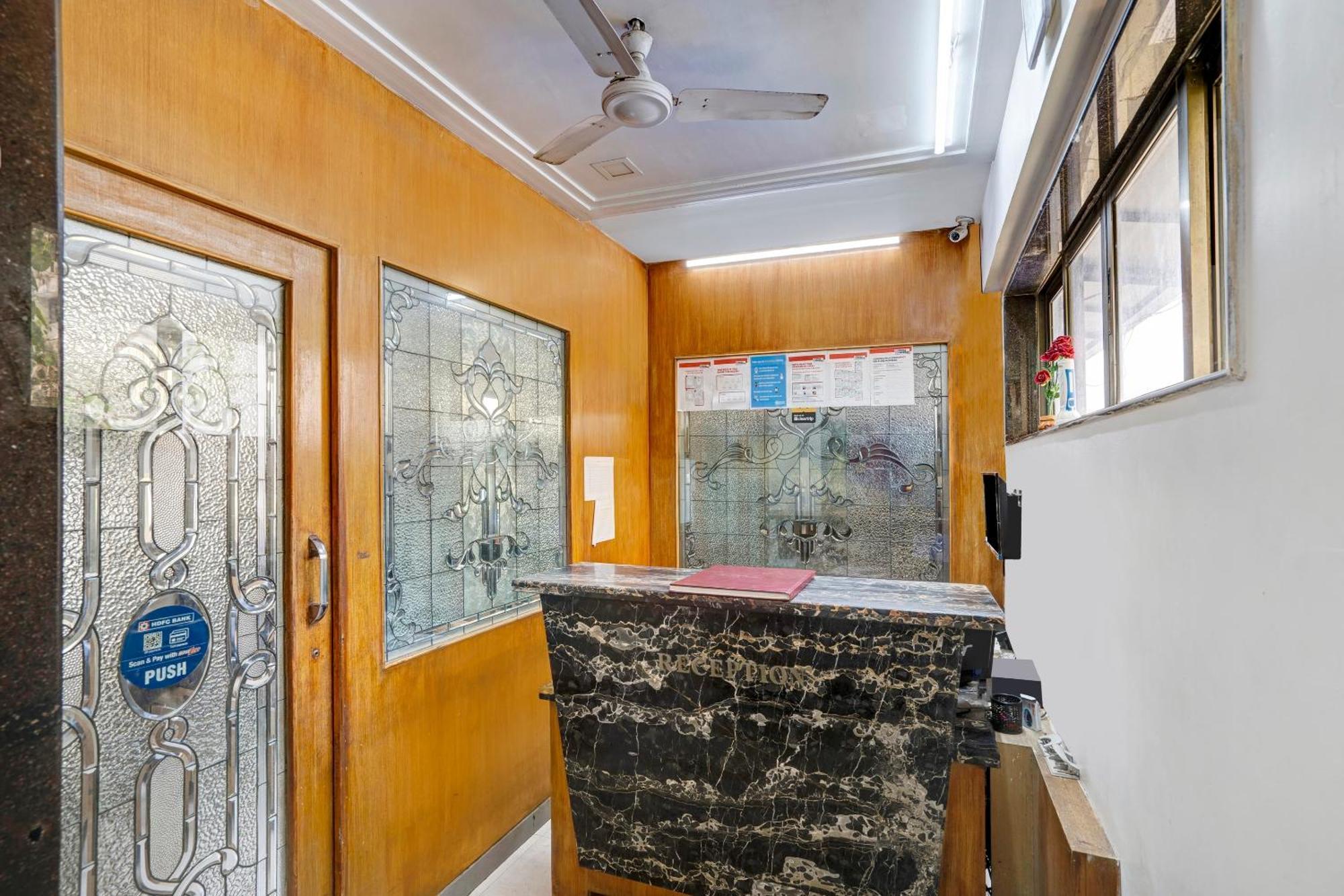 Hotel O Delight Near Andheri Railway Station