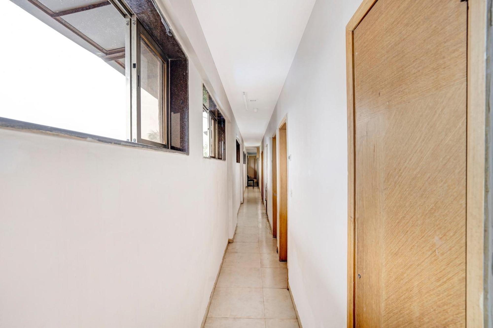 Hotel O Delight Near Andheri Railway Station