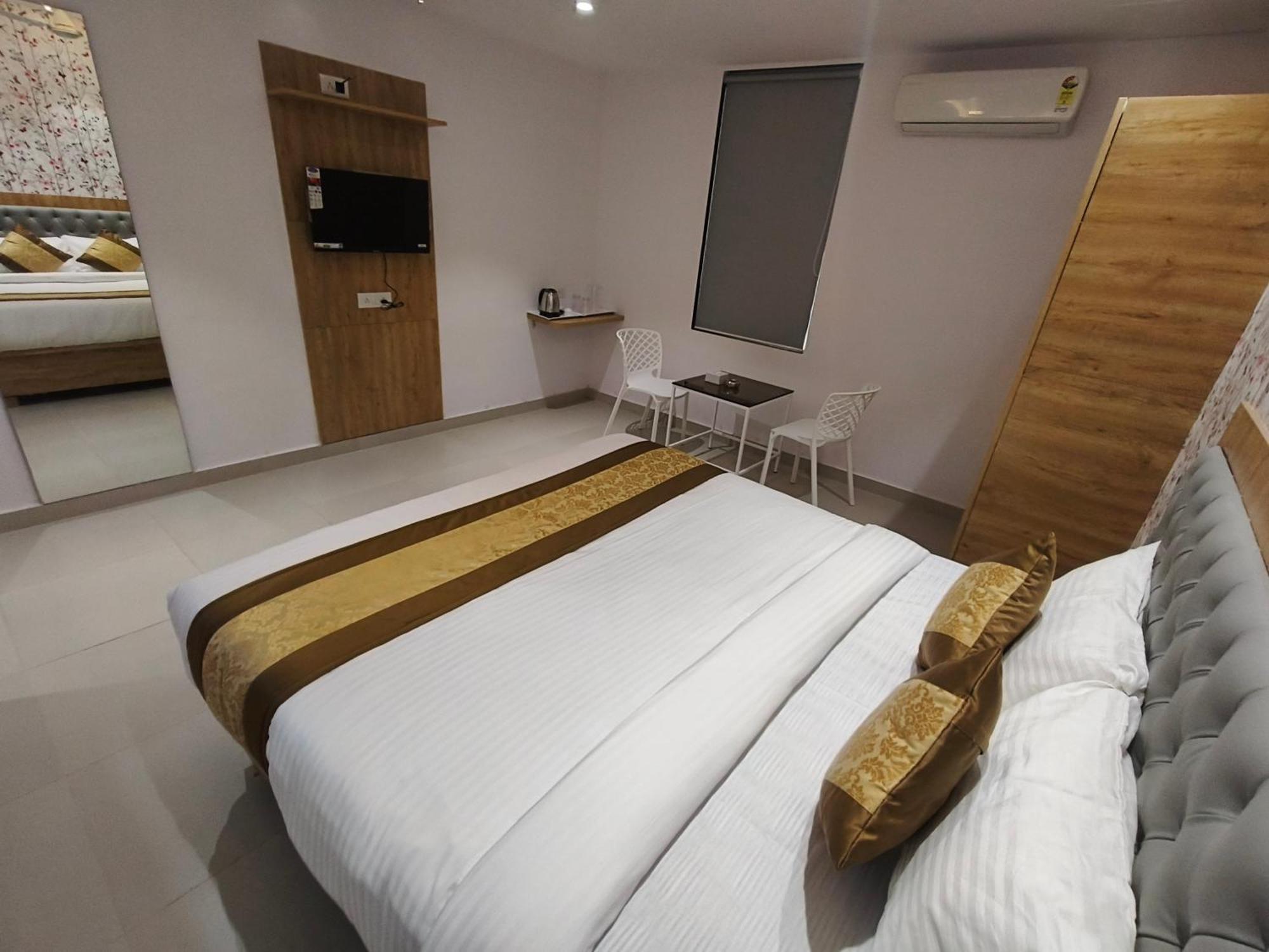 Hotel Morya Residency Parel Mumbai