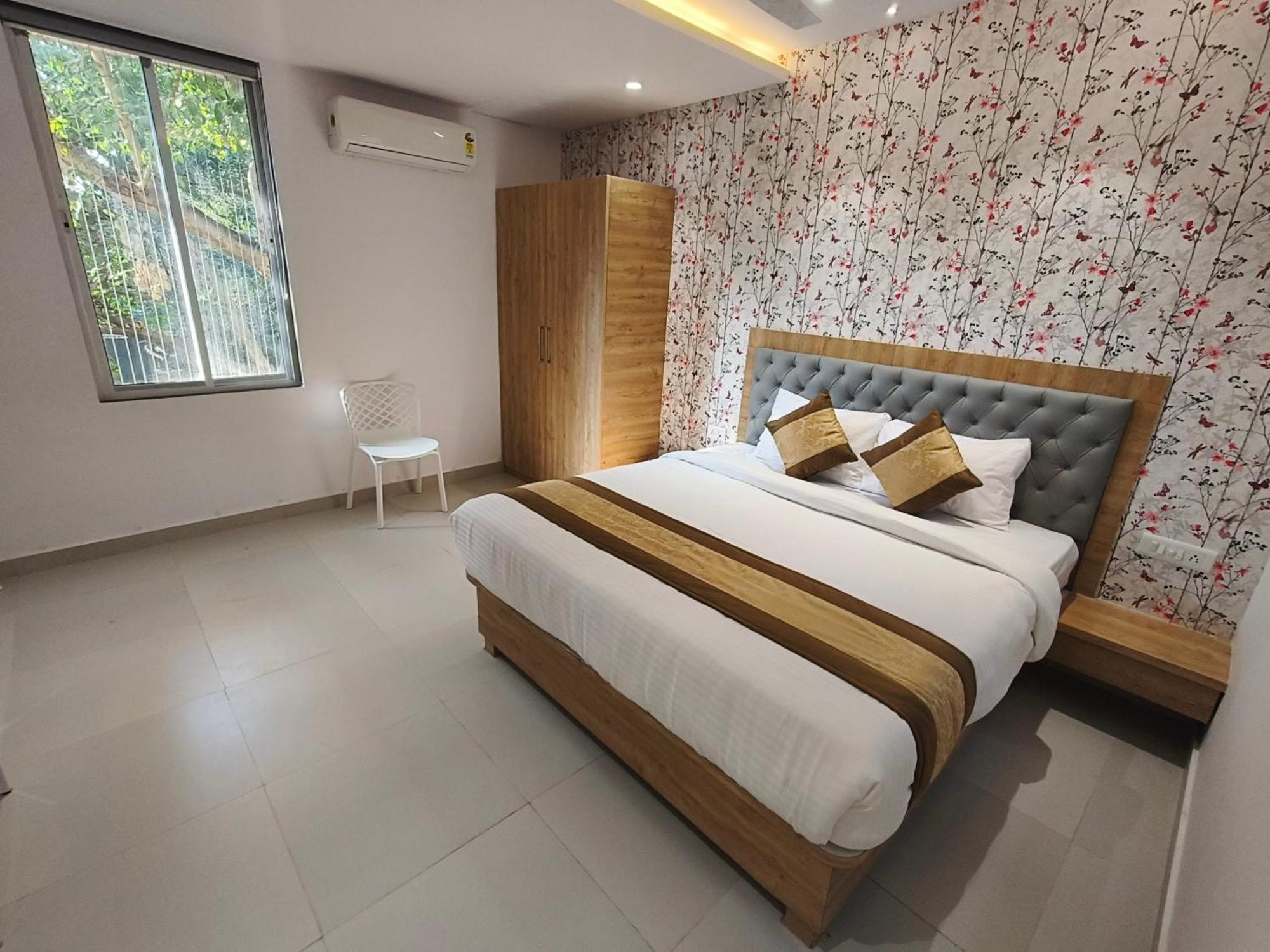 Hotel Morya Residency Parel 2*