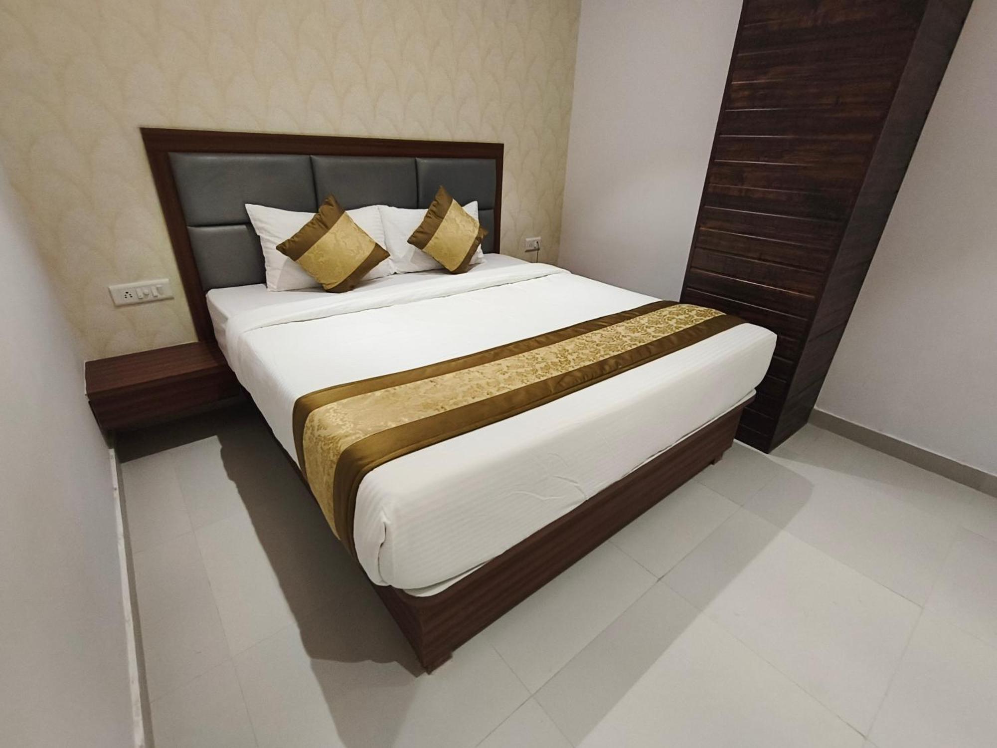 Morya Residency Parel Hotel
