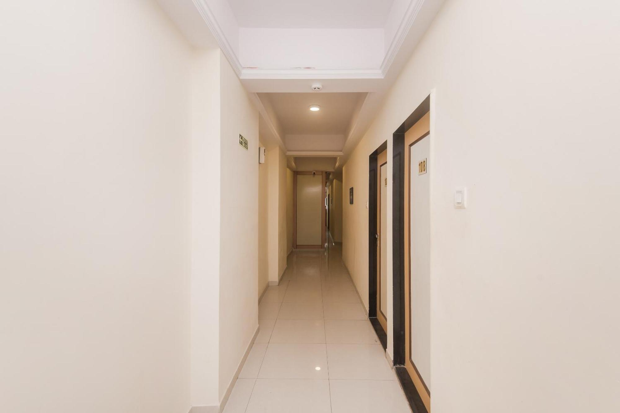 Hotel Capital O Orbit Near Infiniti Mall Mumbai