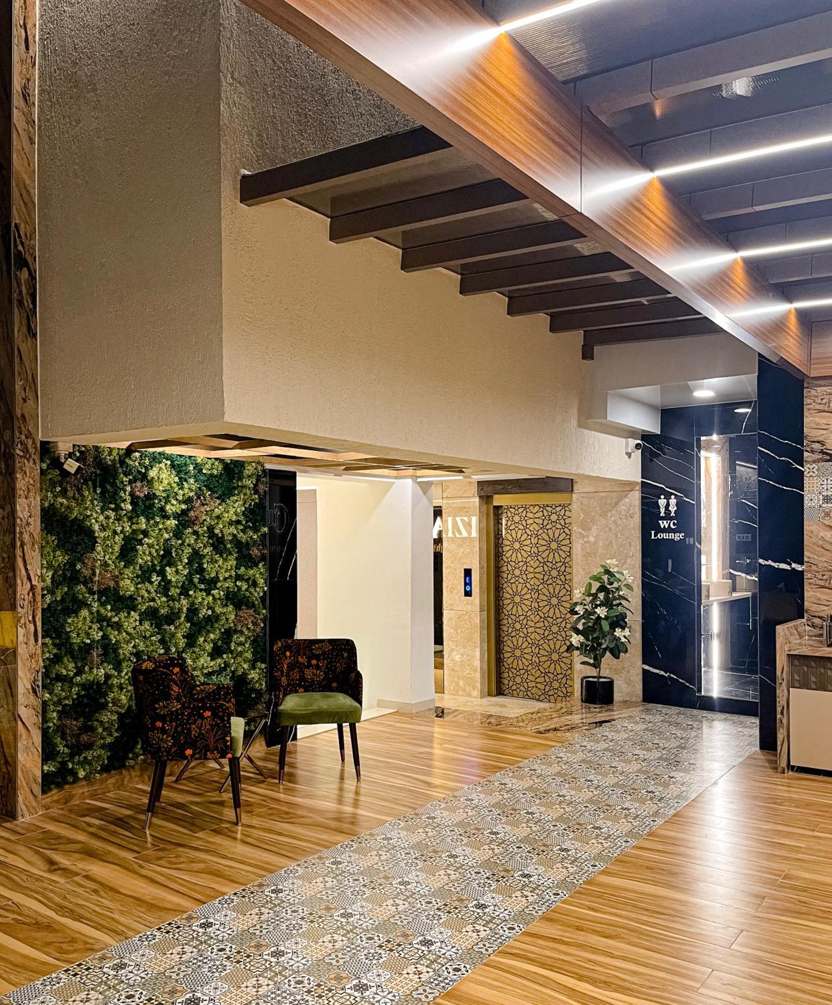 Hotel Auris & Banquets, International Airport 4*