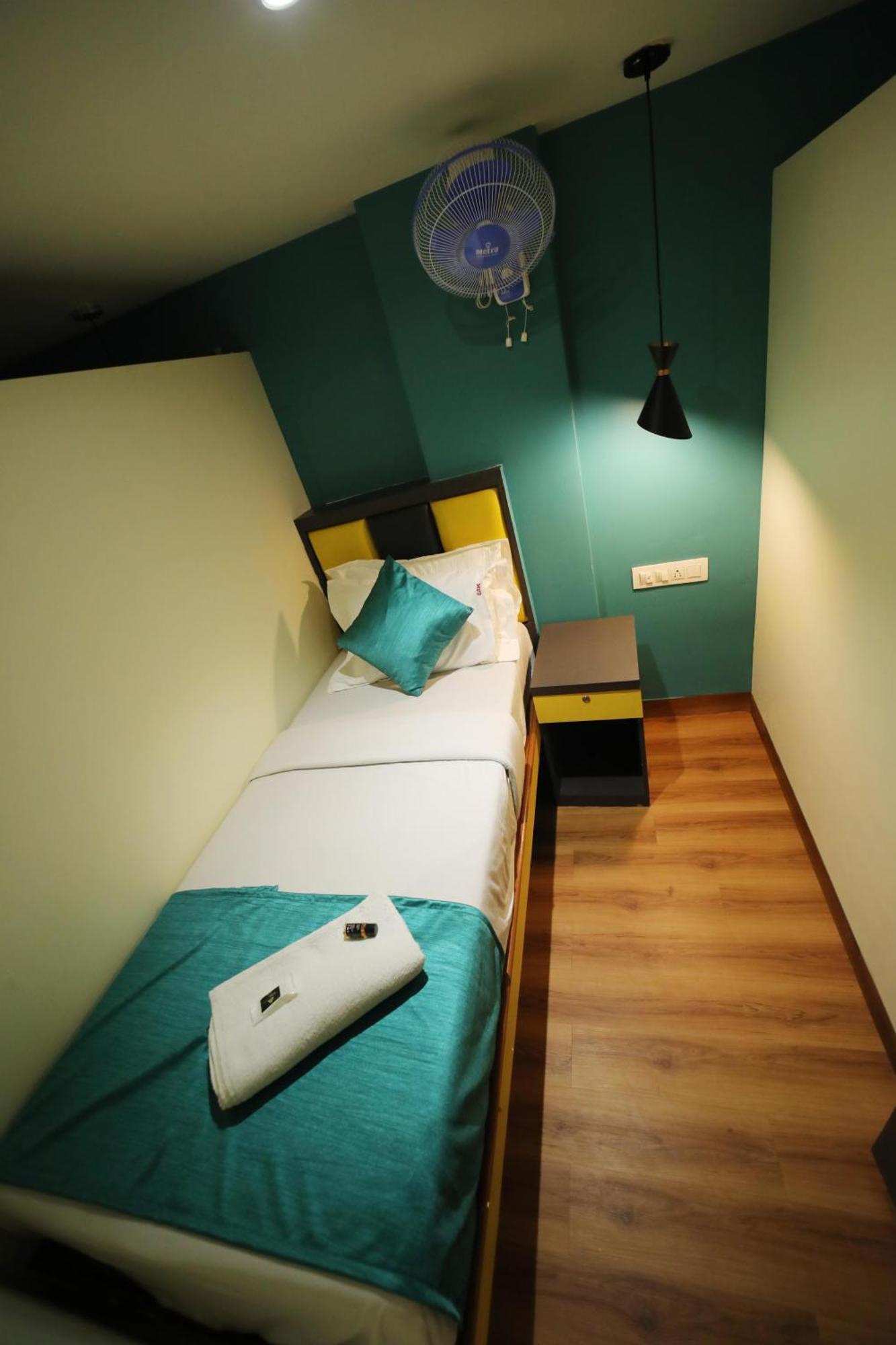 Stay-social Hubz * Mumbai