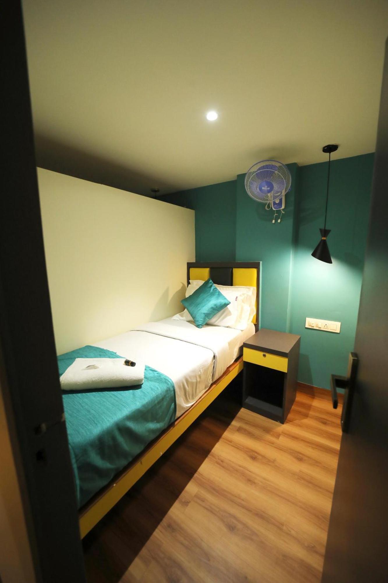 Stay-social Hubz Hostel *