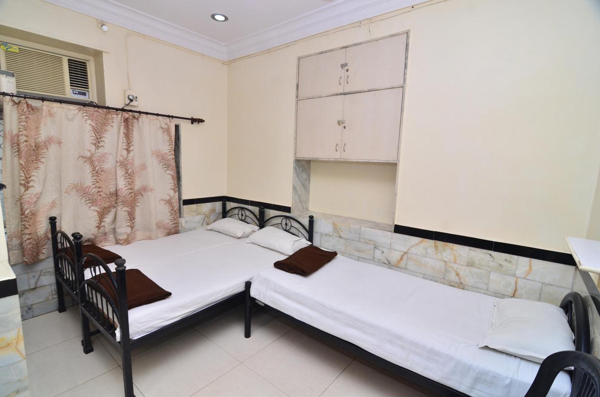 Shri Laxmi Hotel