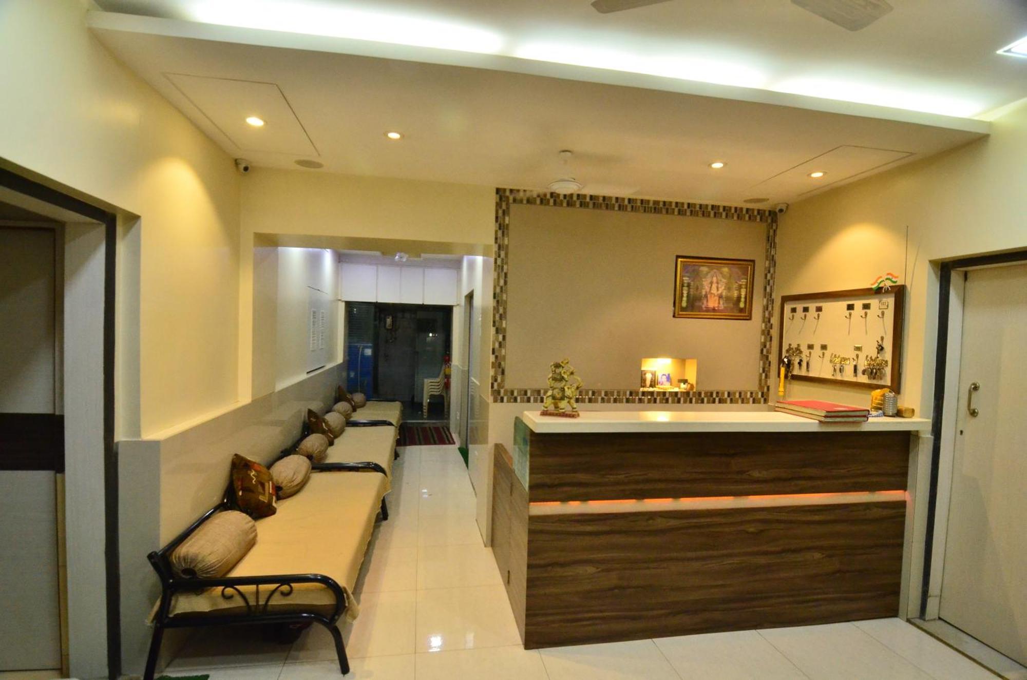 Hotel Shri Laxmi *