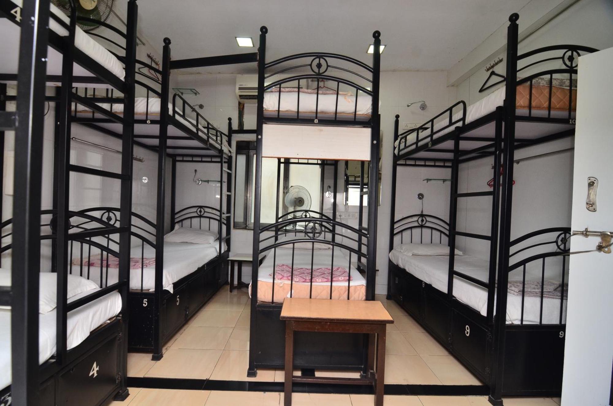 Shri Laxmi Hotel *