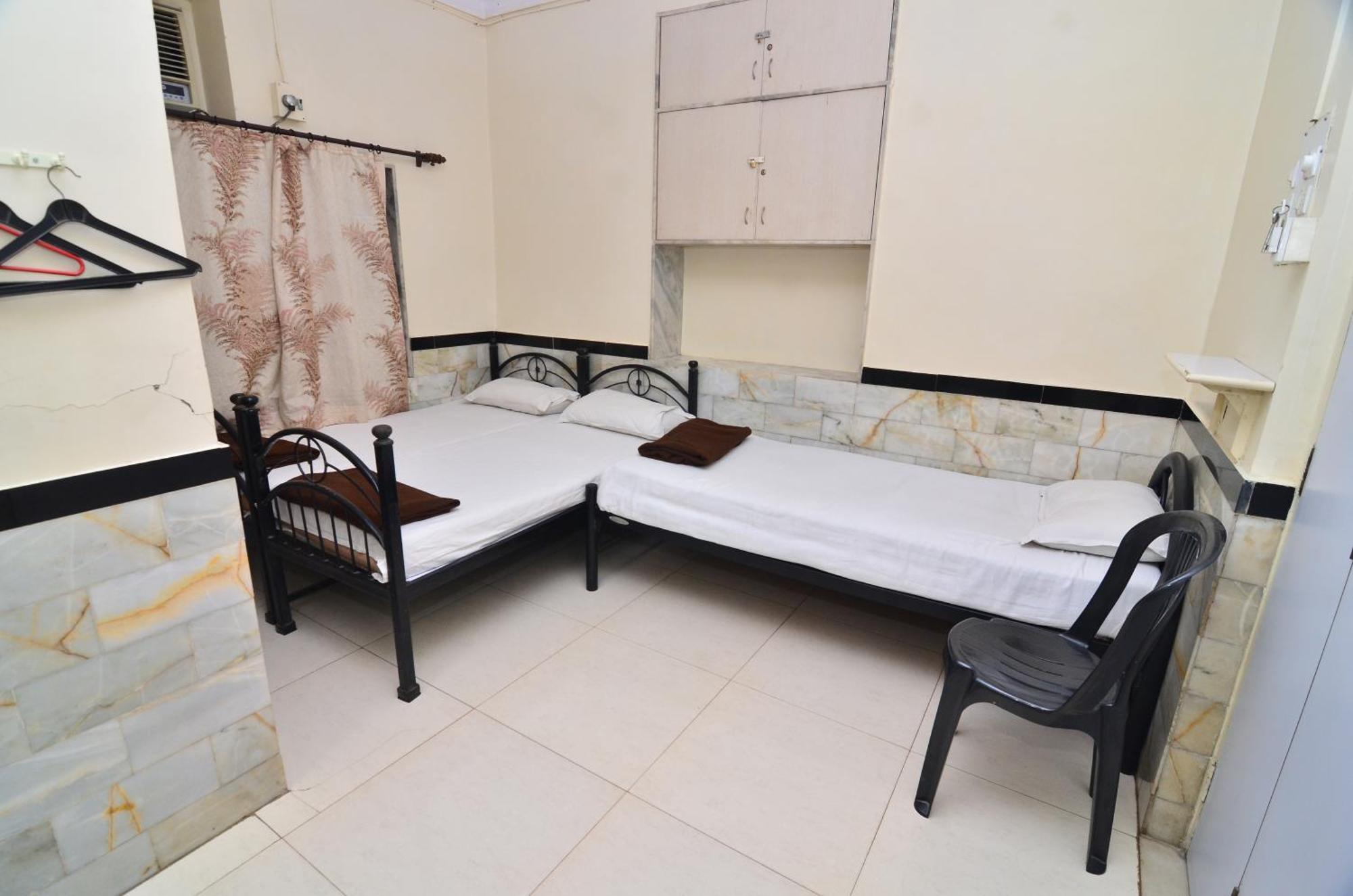Hotel Shri Laxmi *