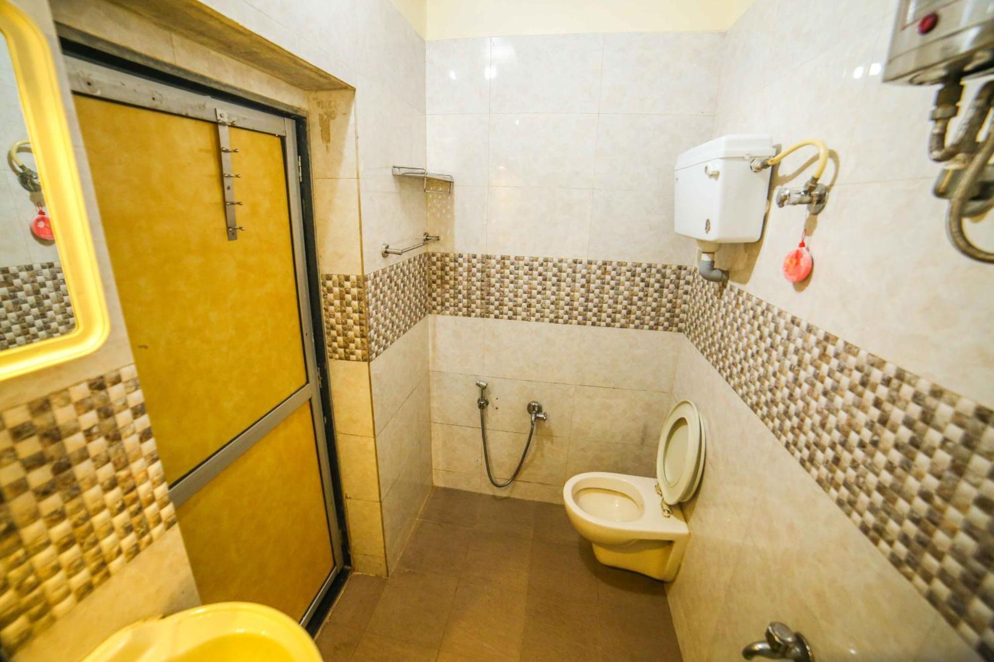 Shri Laxmi Hotel *