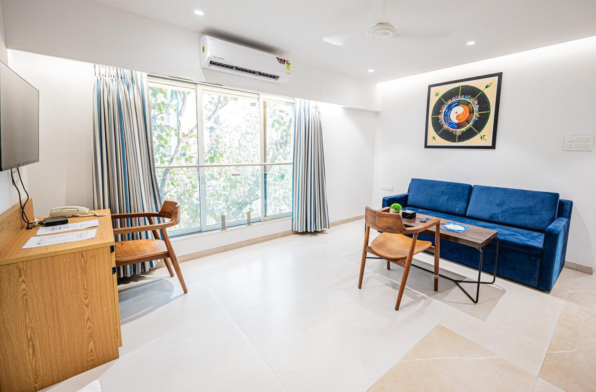 Indie Studios, Chembur Hotel